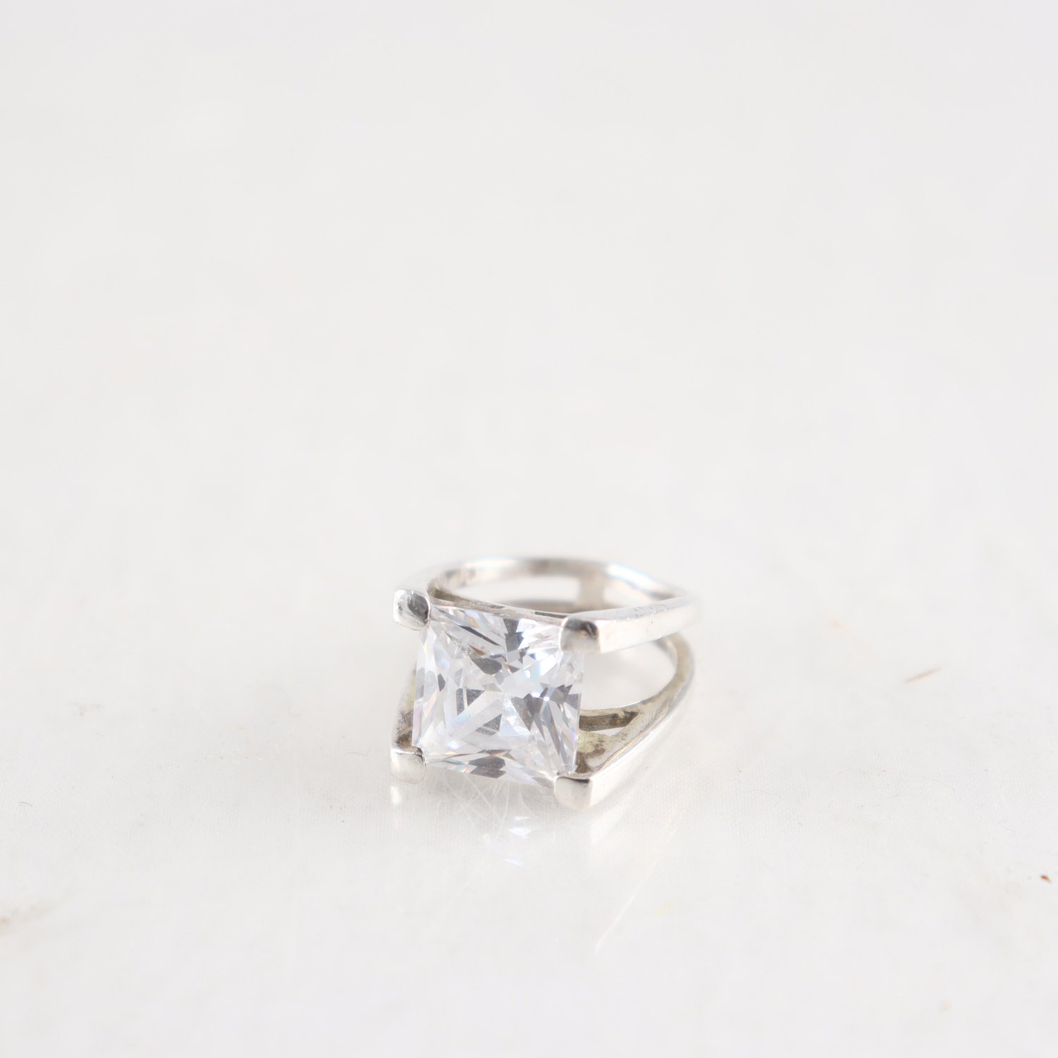 Ring, silver 925, slipad klar sten, brv: 10,5 g