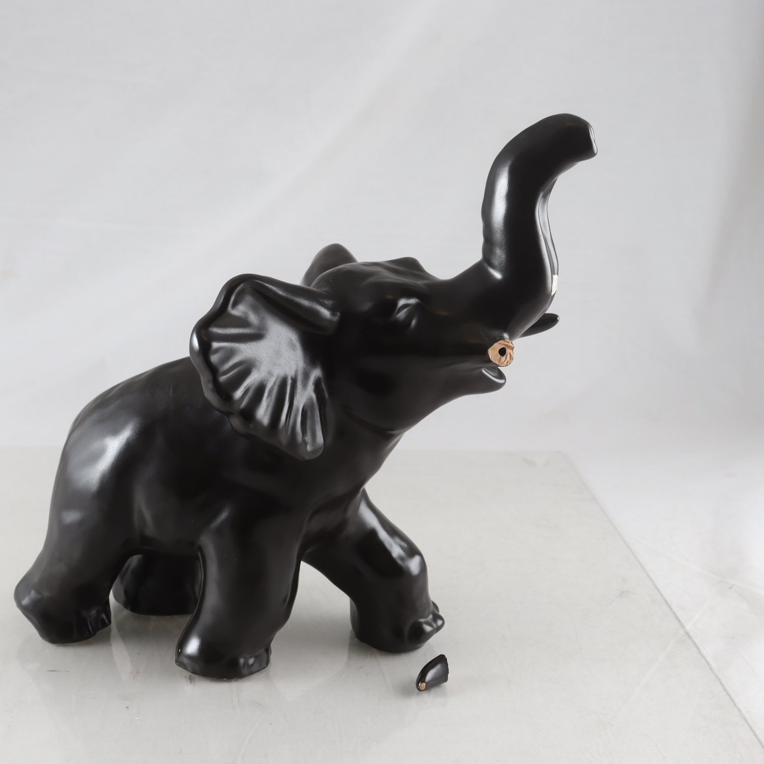 Figurin, keramik, elefant, Vicke Lindstrand, Upsala Ekeby. Samfraktas ej.