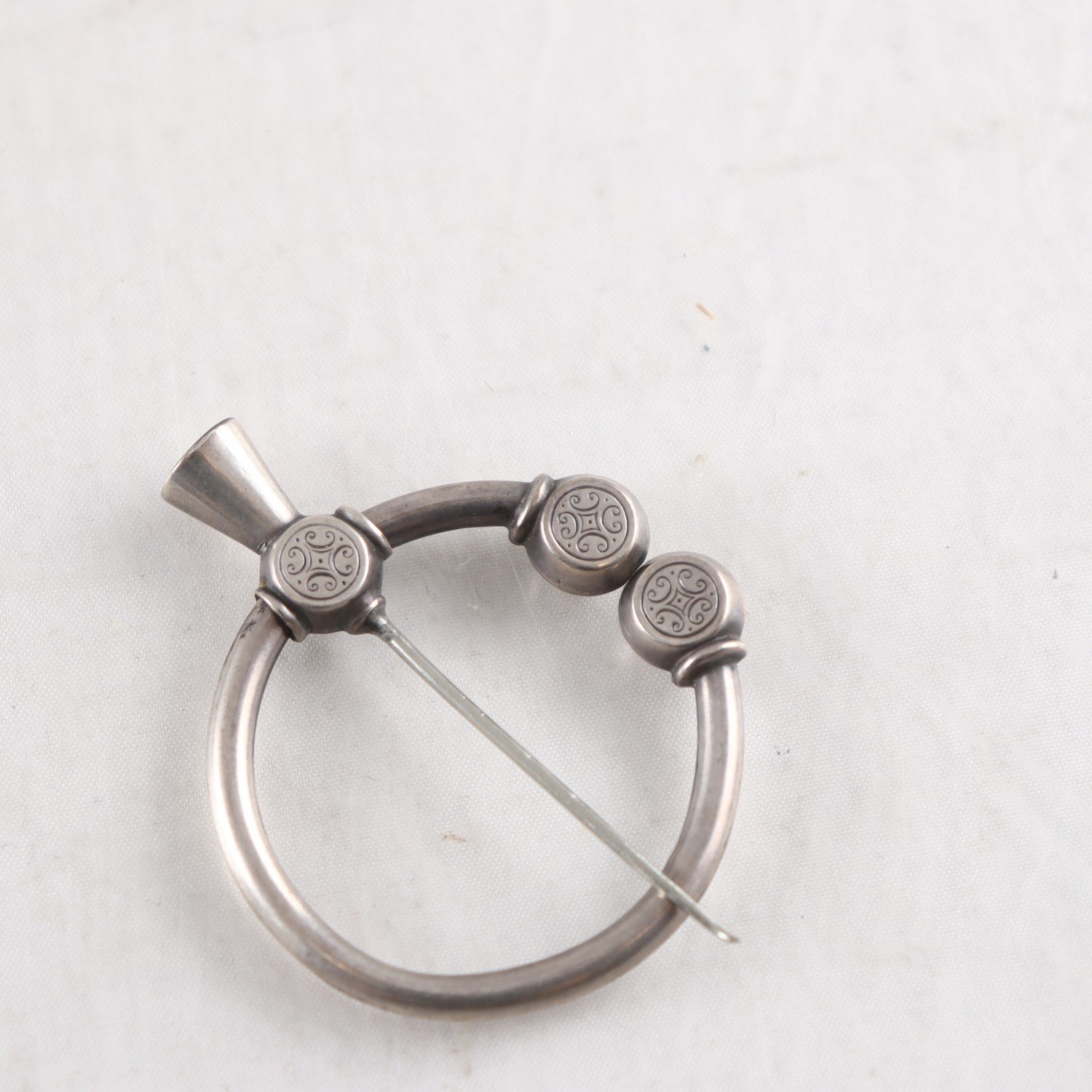 Dräktbrosch, silver. Vikt: 7,3 g