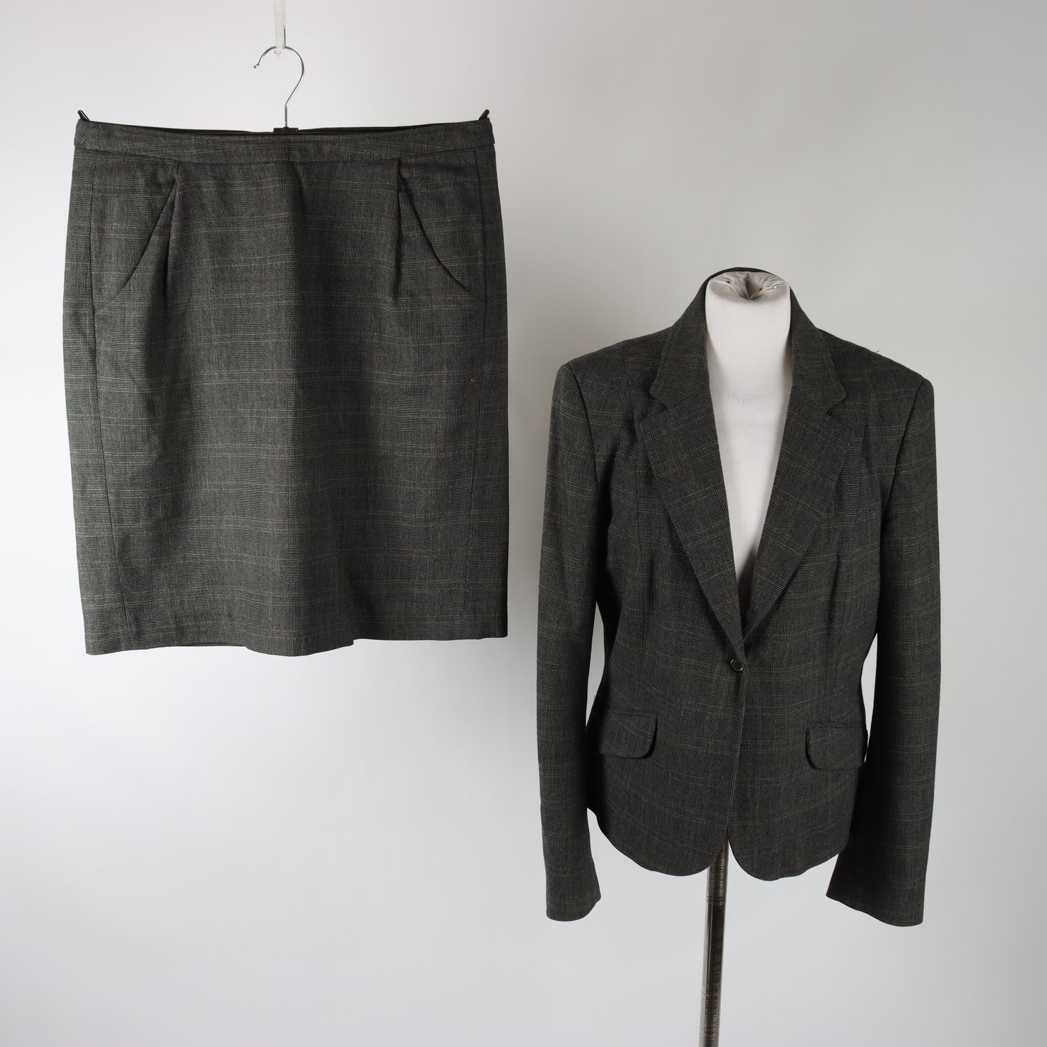 Kjol+kavaj, In Wear, gråspräcklig, ullmix, stl. 38/40.