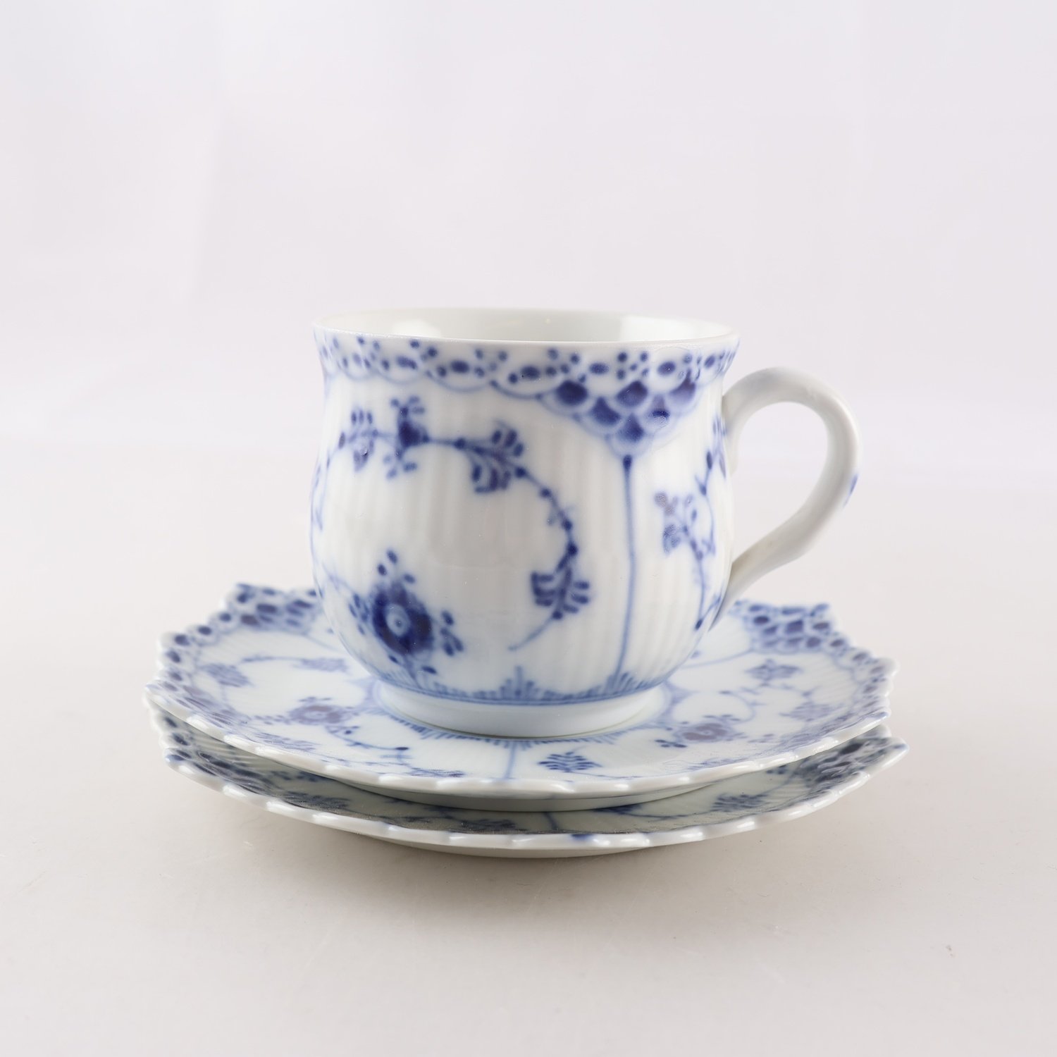 Sevisdelar, Royal Copenhagen, Musselmalet, 1 kopp, 2 fat