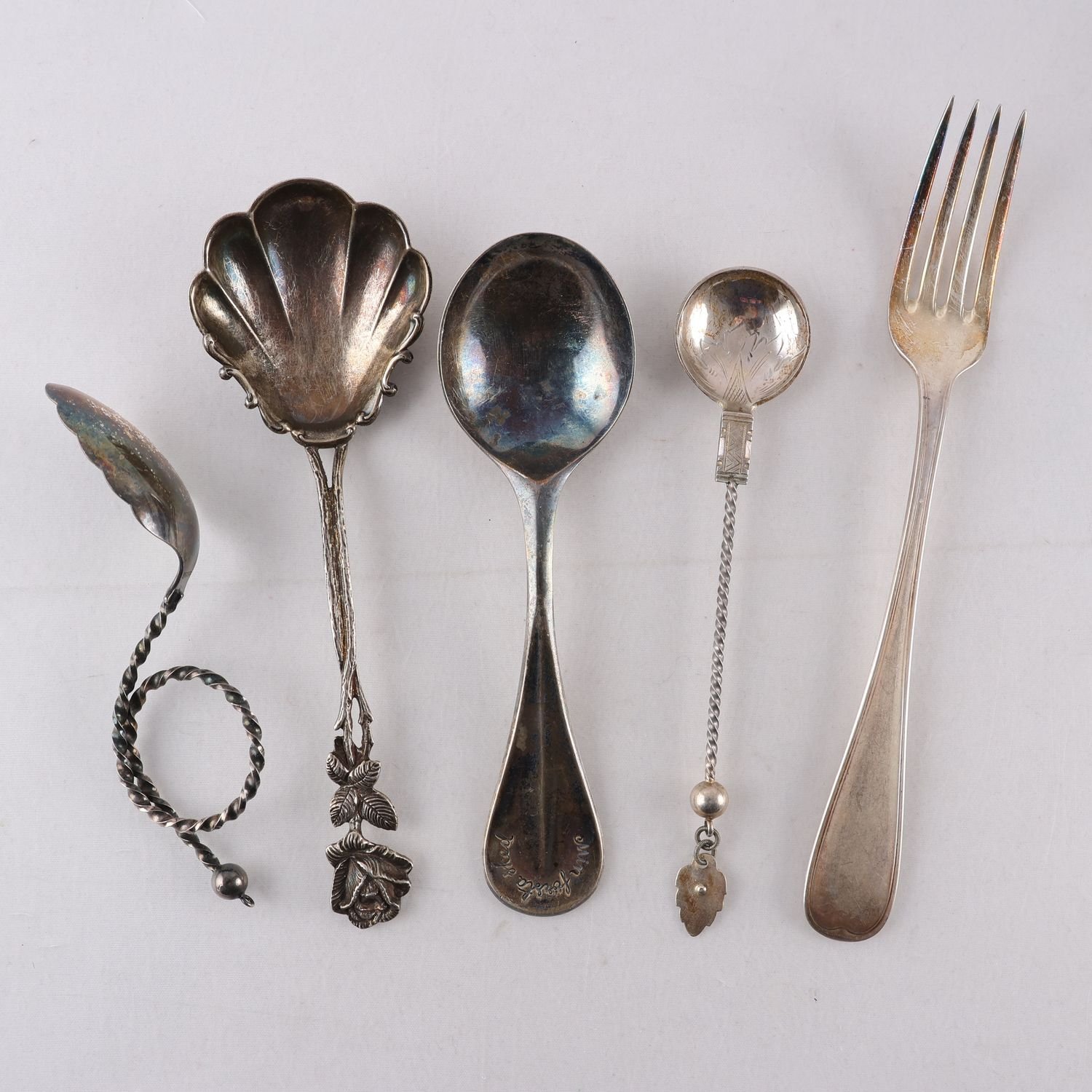 Skrotsilver, stämplat kattfot, 830, vikt: 136g