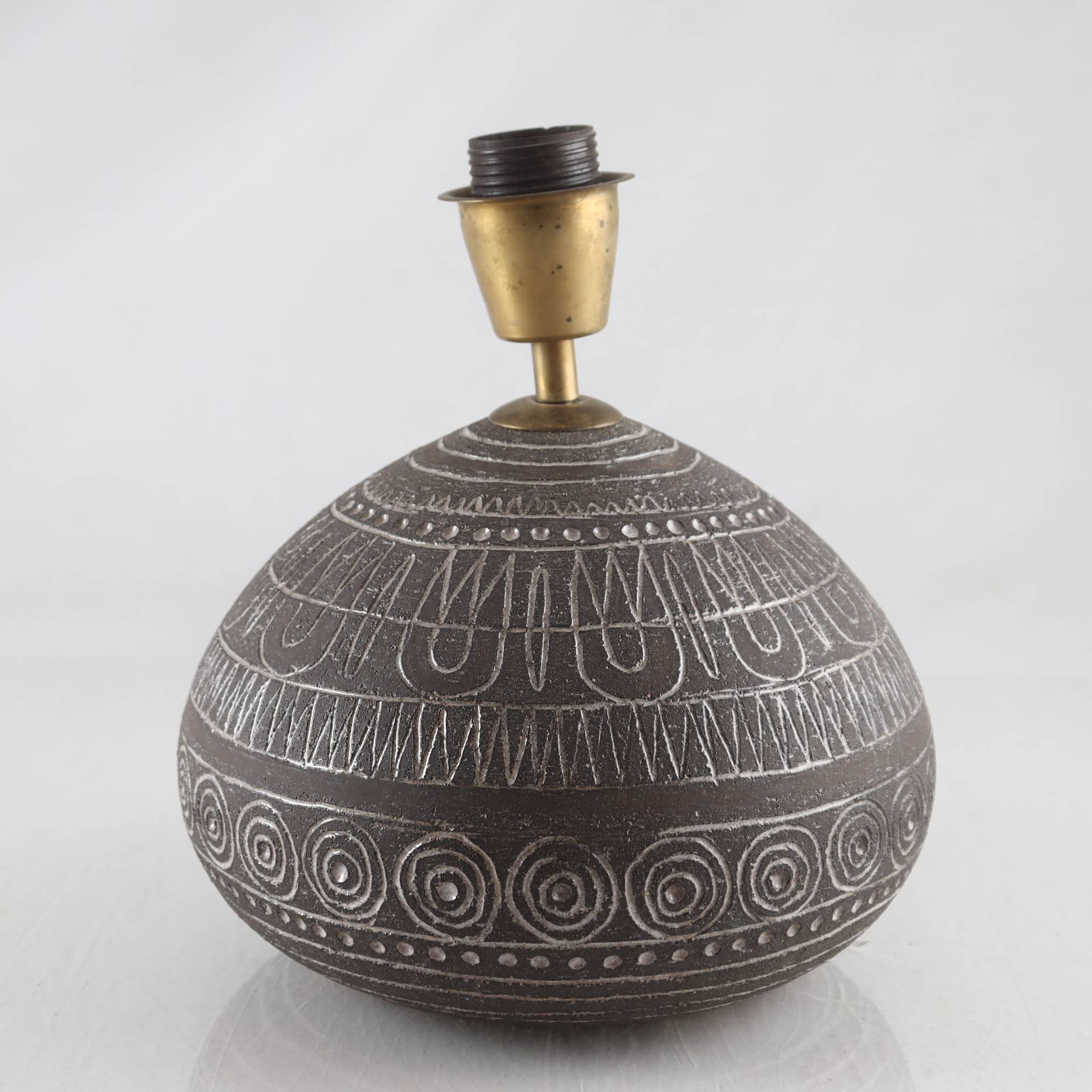 Lampfot. Samfraktas ej.