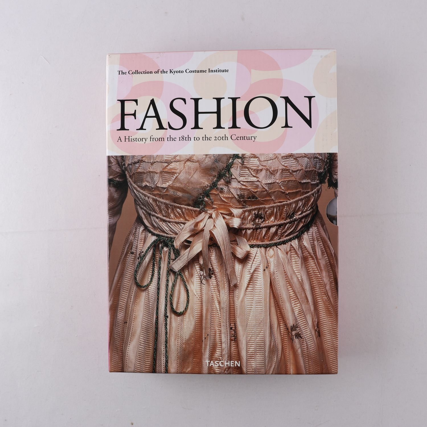 Fashion, A History from the 18th to the 20th Century, 2 volymer