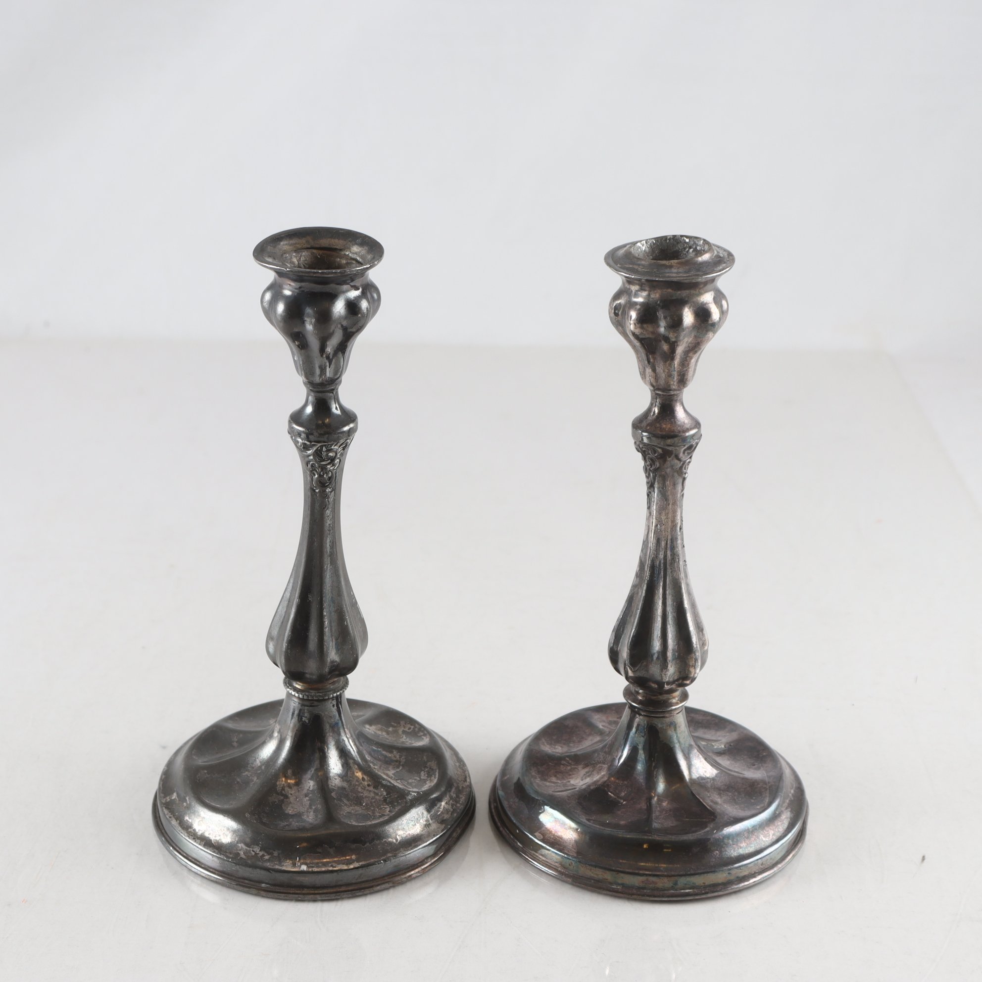 Paret ljusstakar, nysilver.