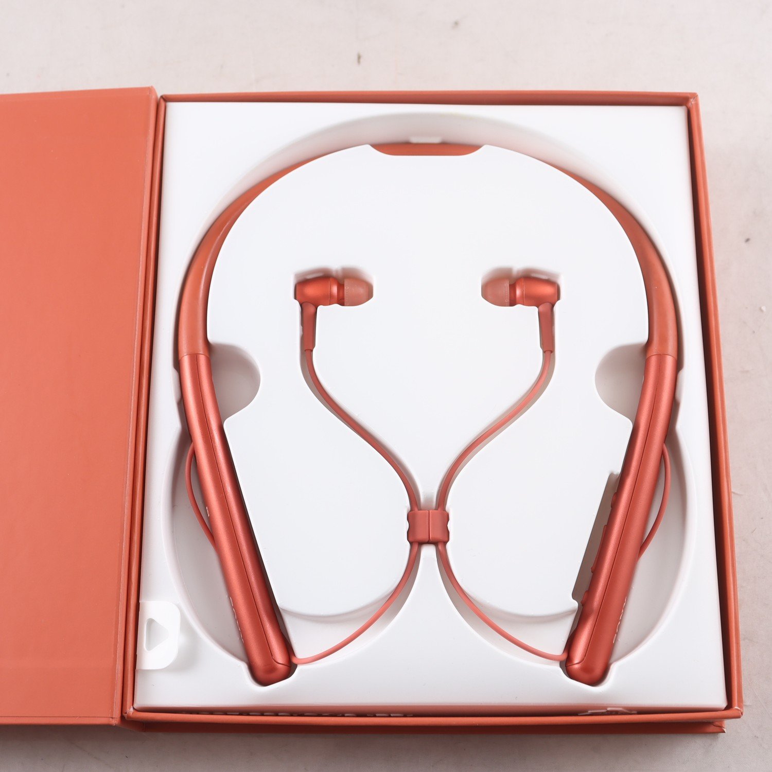 Hörlurar, Sony WI-H700