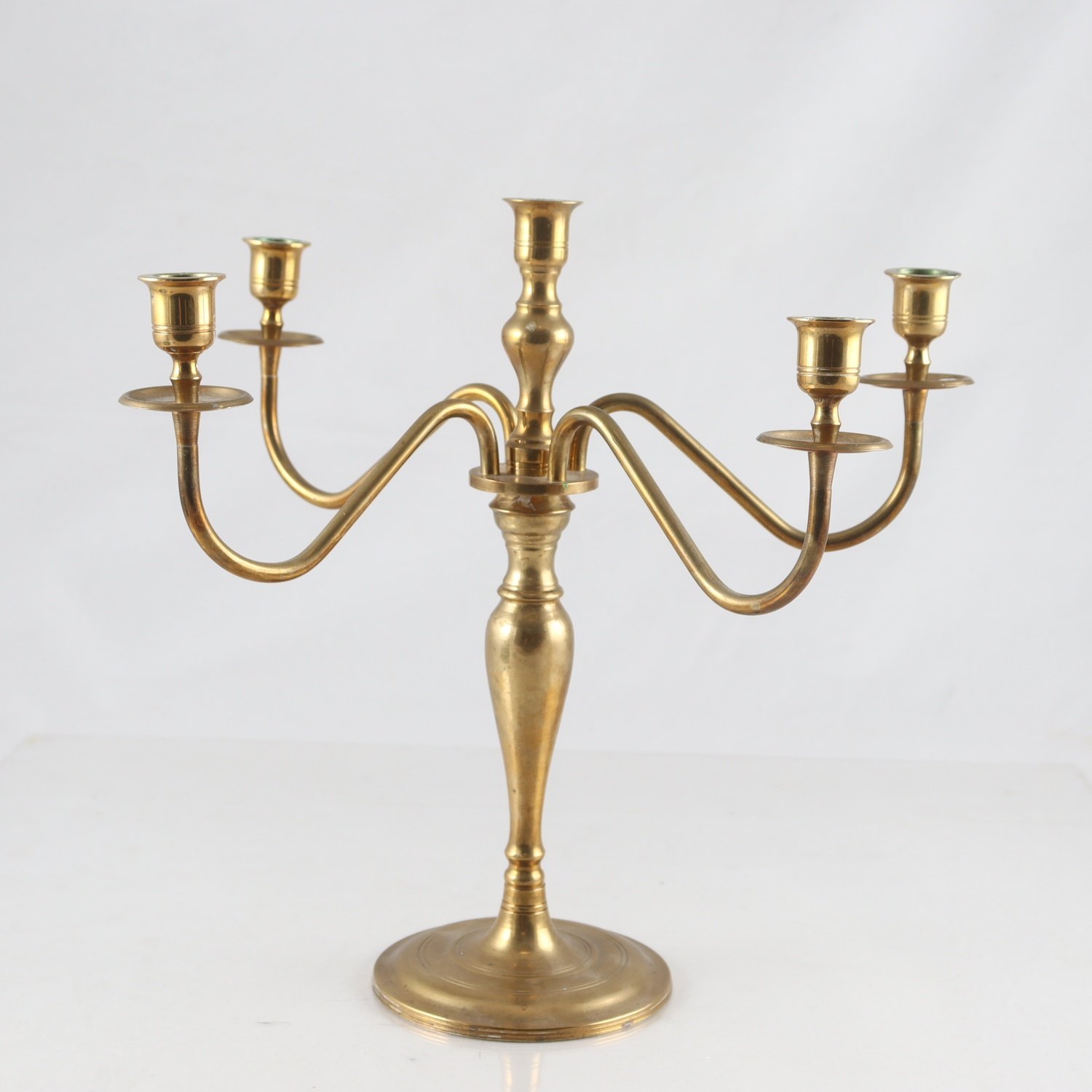 Kandelaber, mässing, 1900-talets senare del. Samfraktas ej.