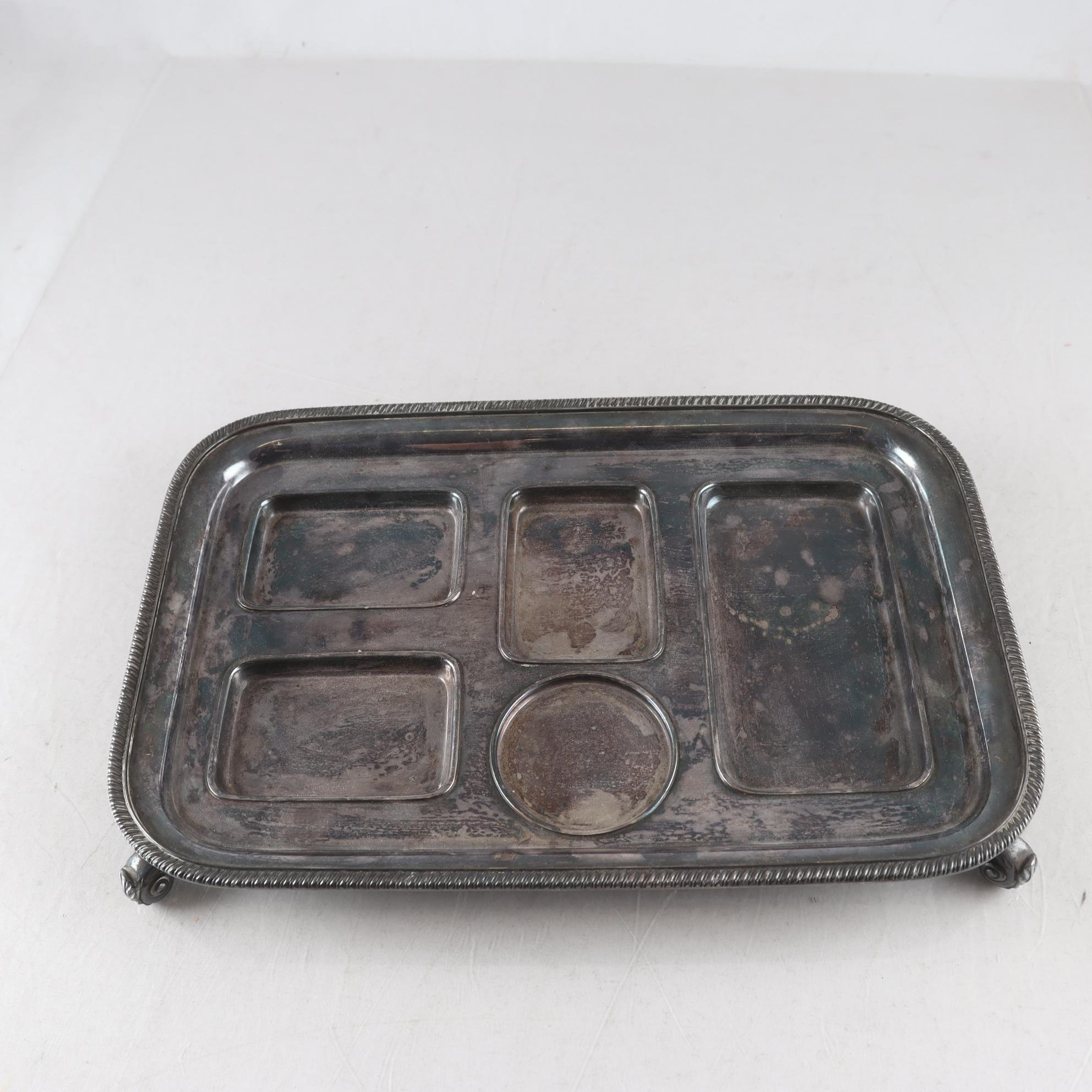 Bricka, metall. England.