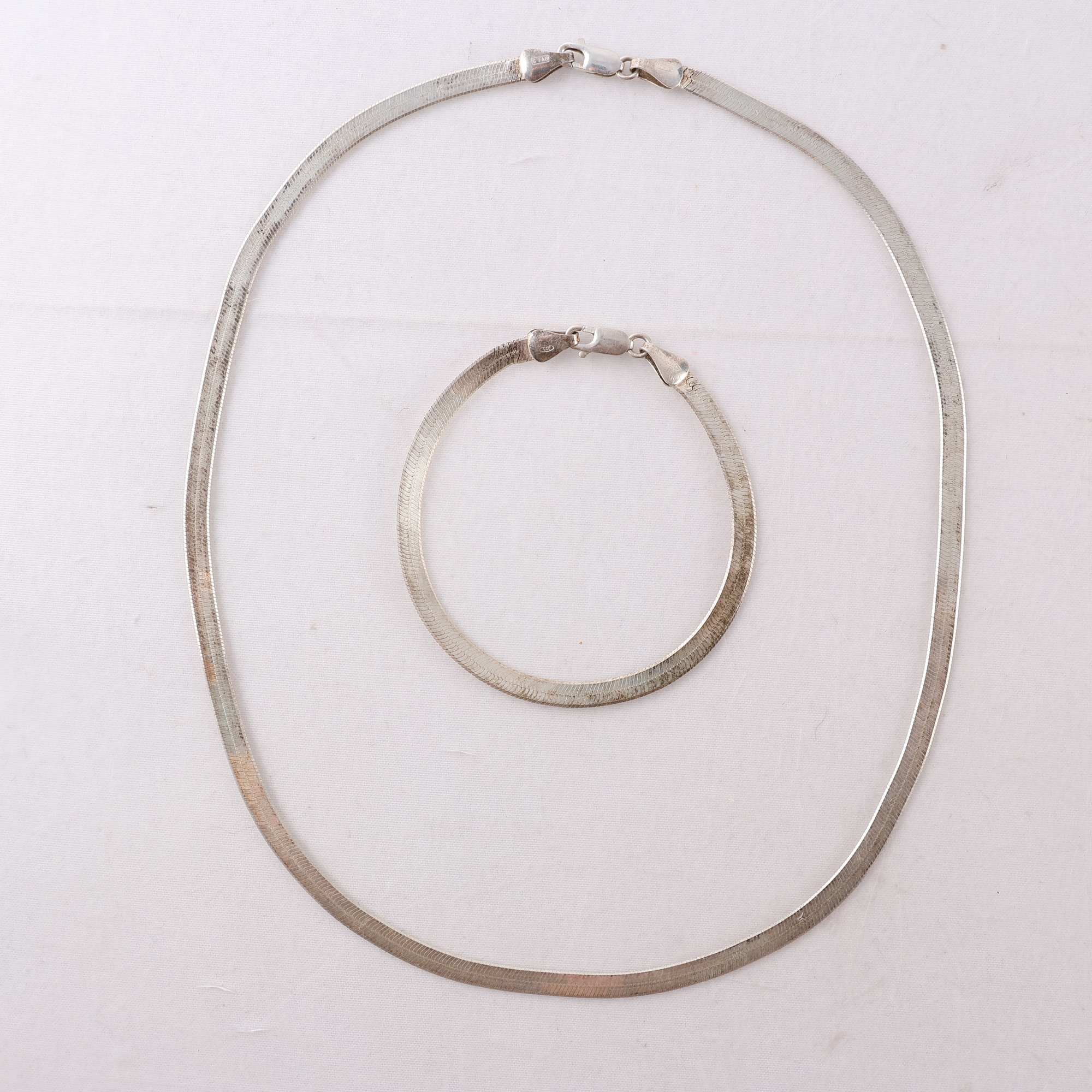 Halsband & armband, manglat silver. Brv: 13.9g