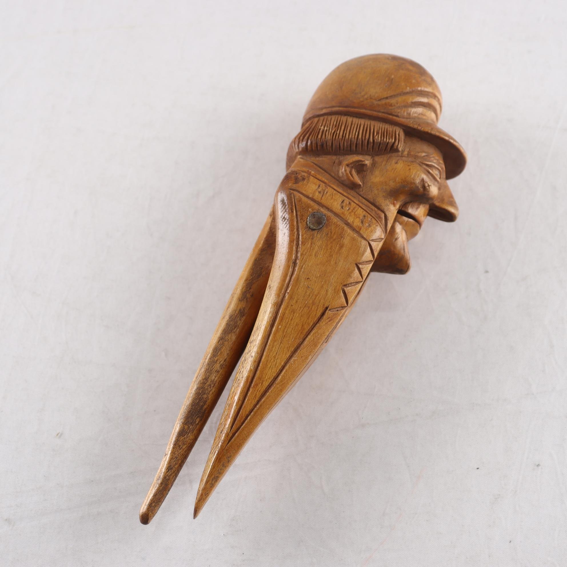 Handsnidad nötknäppare