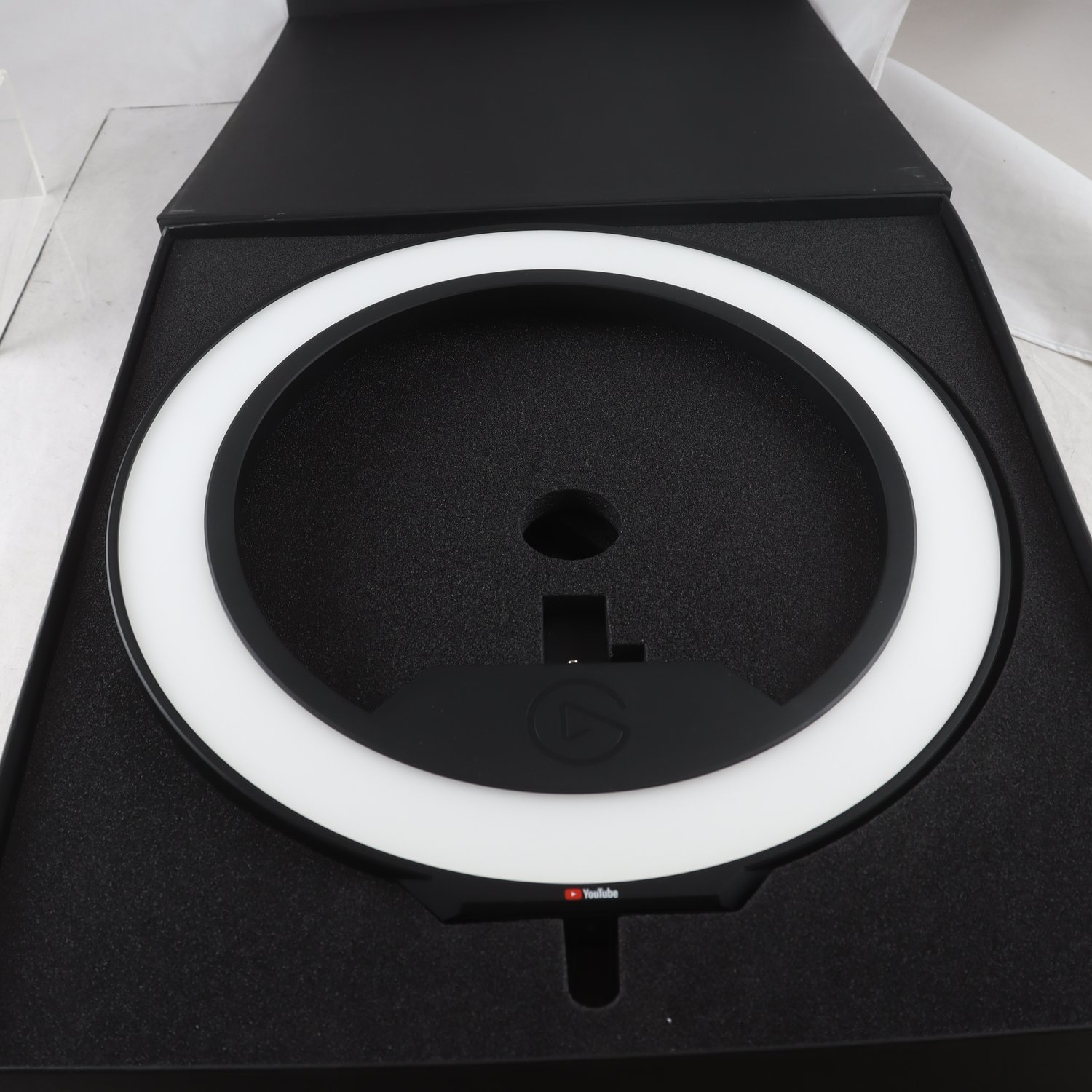 Ringlampa, YouTube. Samfraktas ej.