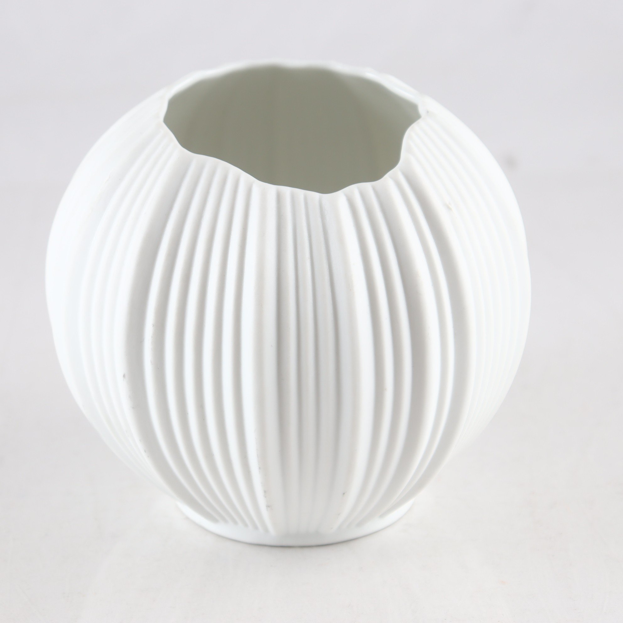 Porslinsvas, Kaiser Bisque Plissèe.