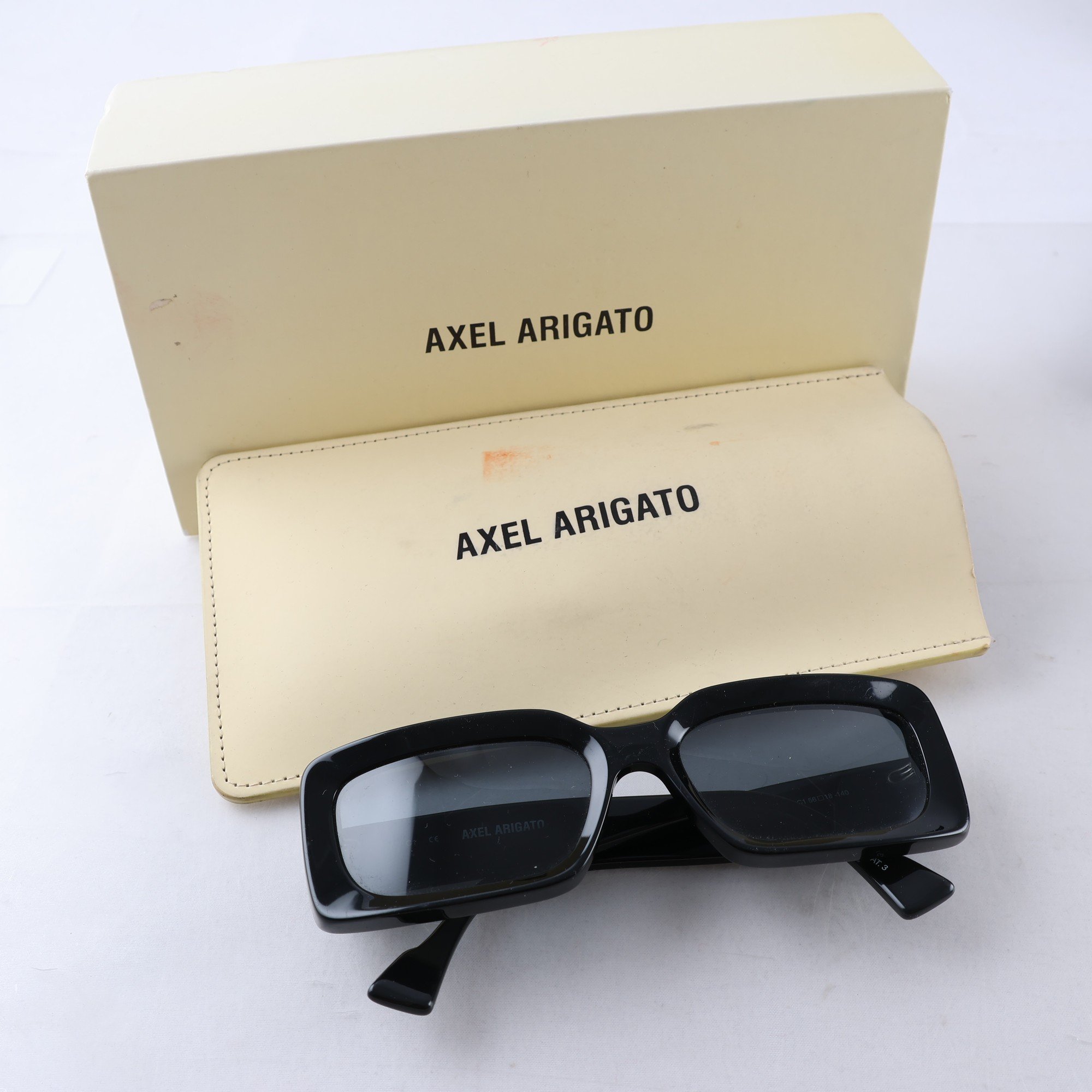 Solglasögon, acetat, Axel Arigato, svarta