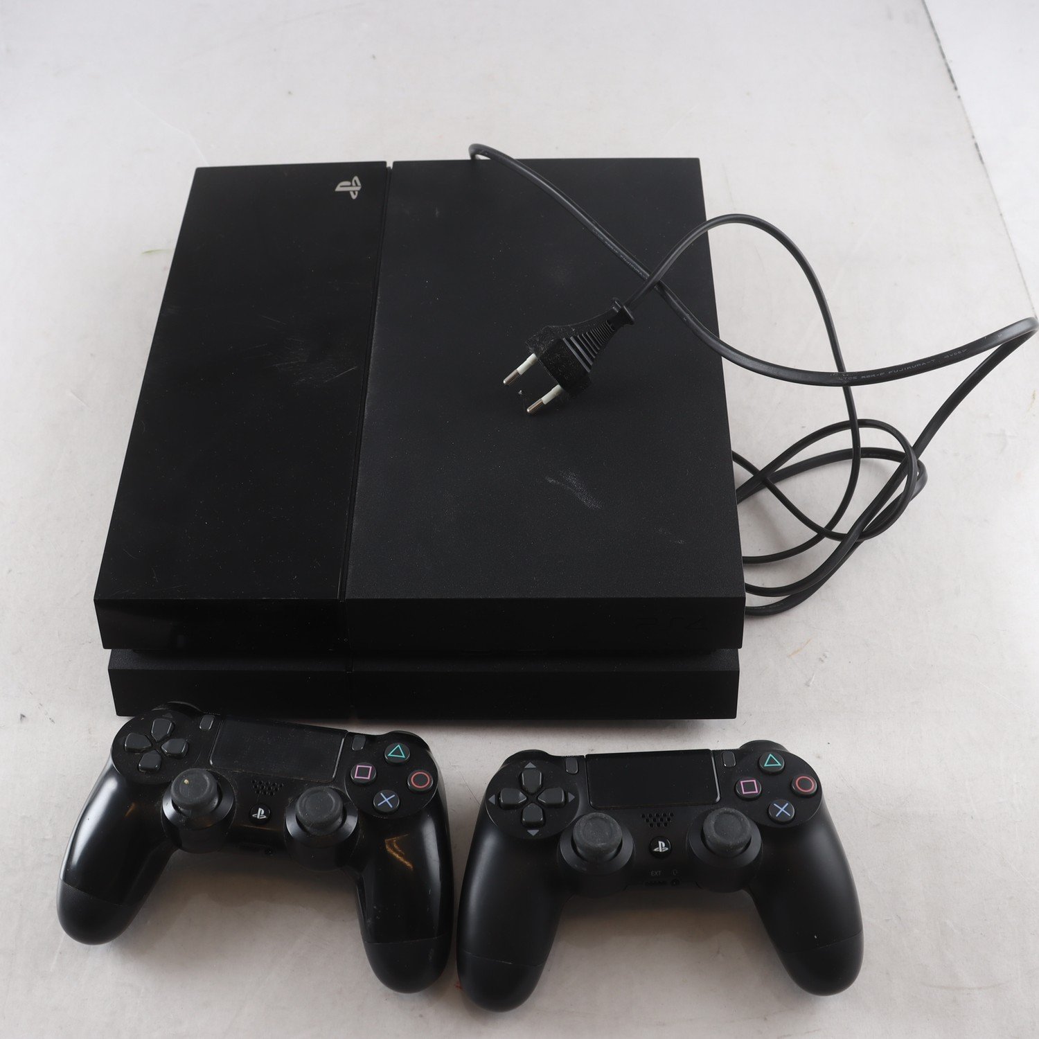 Playstation 4. Samfraktas ej.