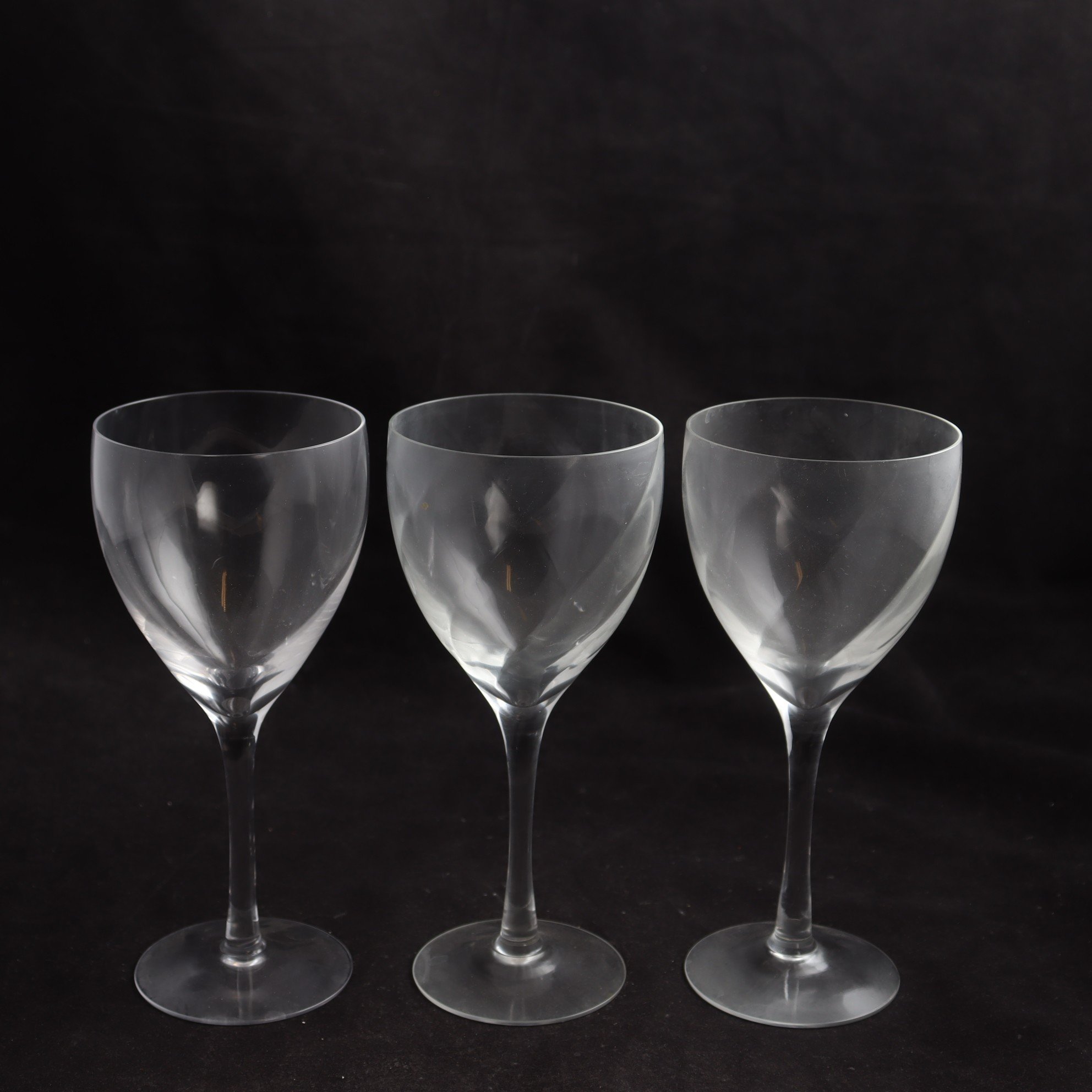 Rödvinsglas, ”Chateau”, Bertil Vallien, Kosta Boda, 3 st. Samfraktas ej.