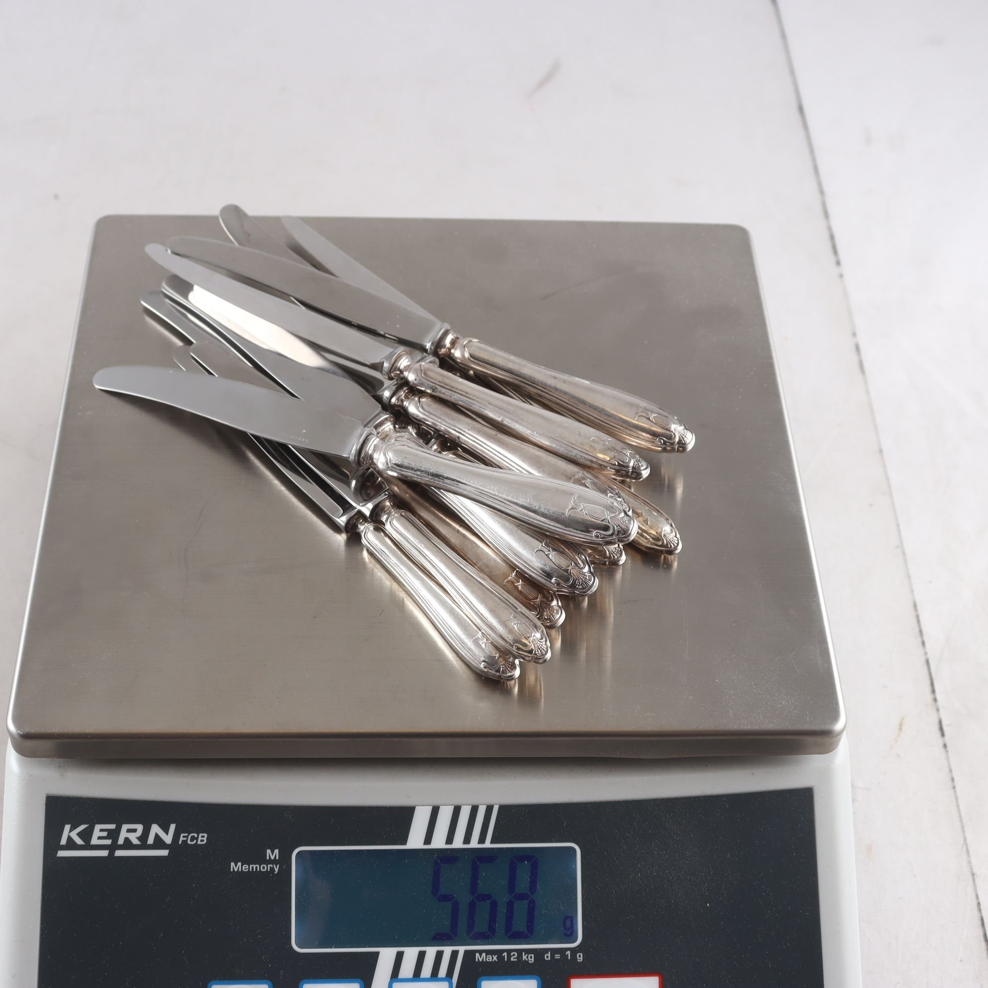 Knivar, rostfritt stål med silverhandtag, kattfot, G.A.B, 13 st