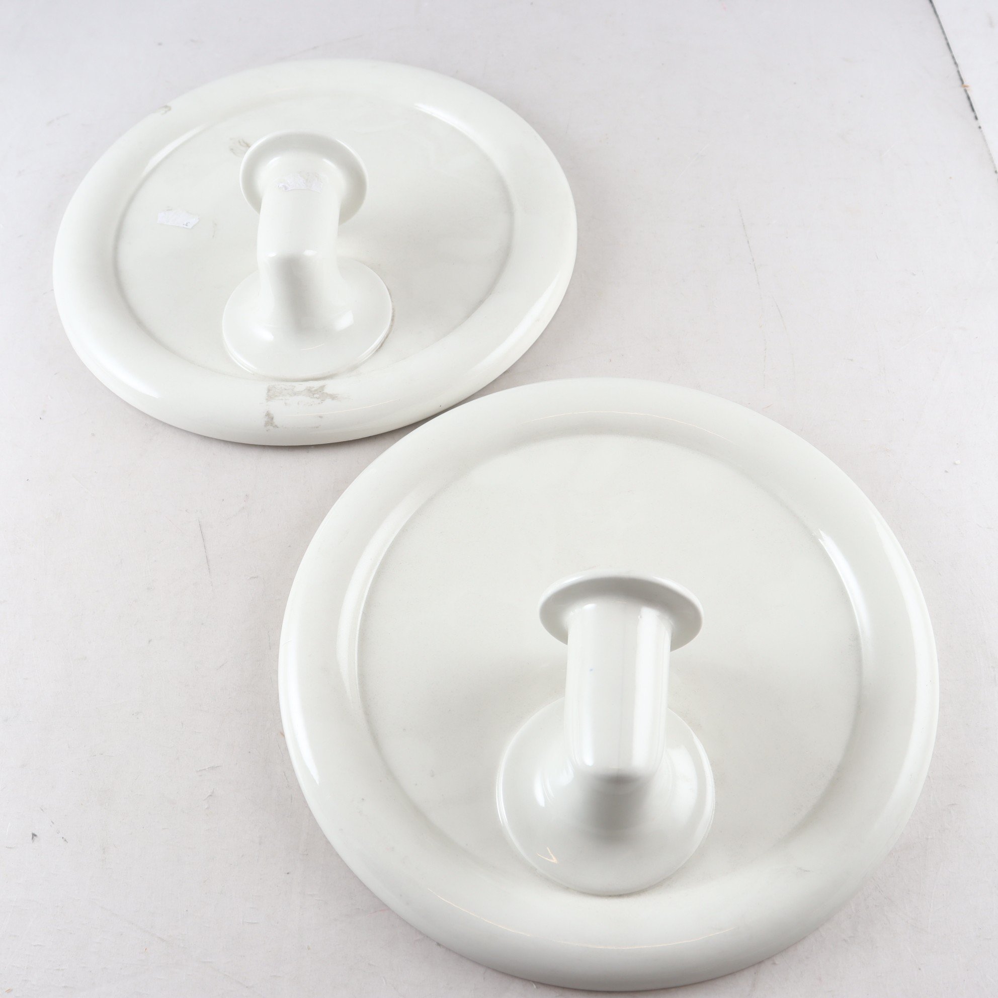 Lampetter, porslin, Margareta Hennix, Gustavsberg, 2 st. Samfraktas ej.