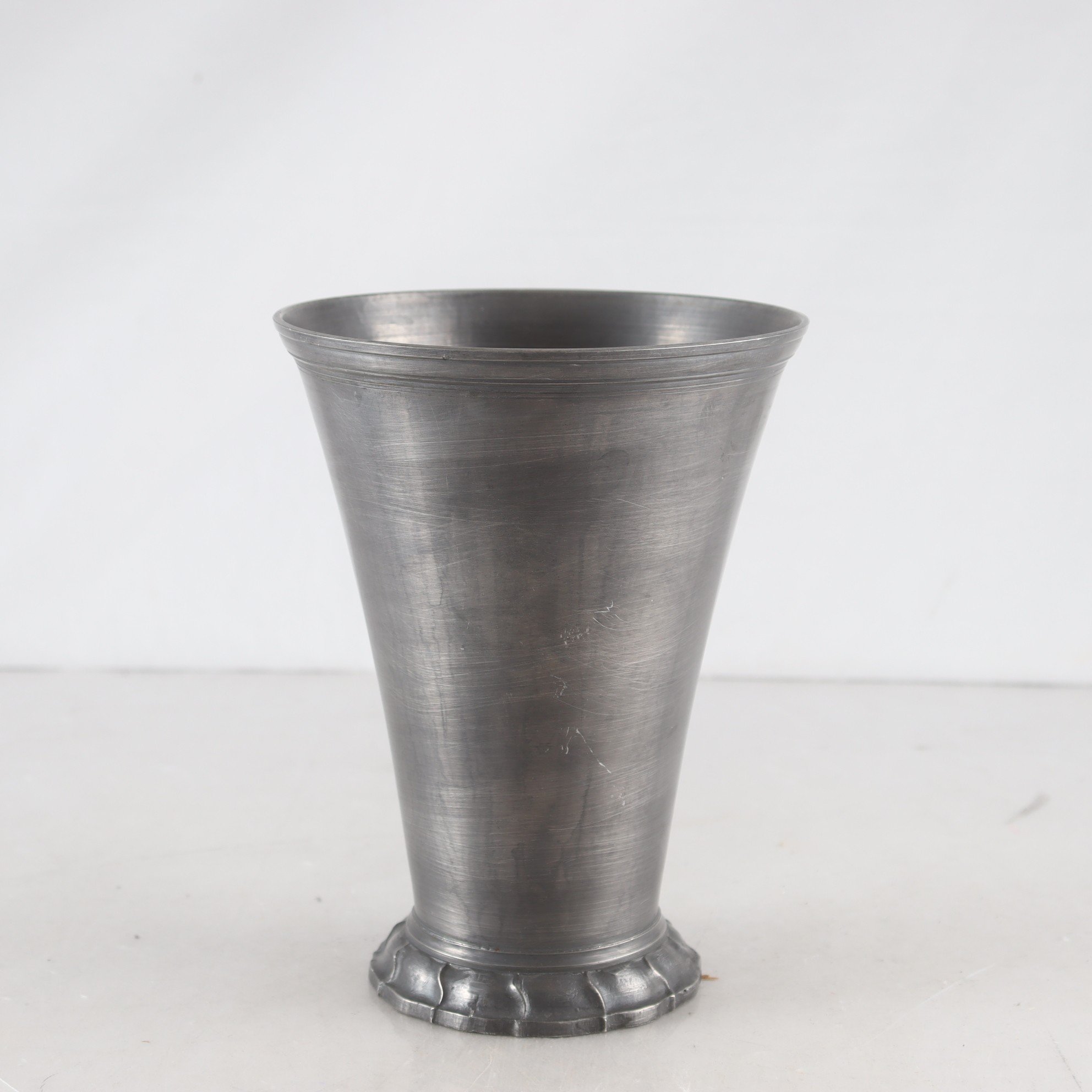 Vas, tenn, Berndt Oskar Santesson (1844-1887), Stockholm. Samfraktas ej.