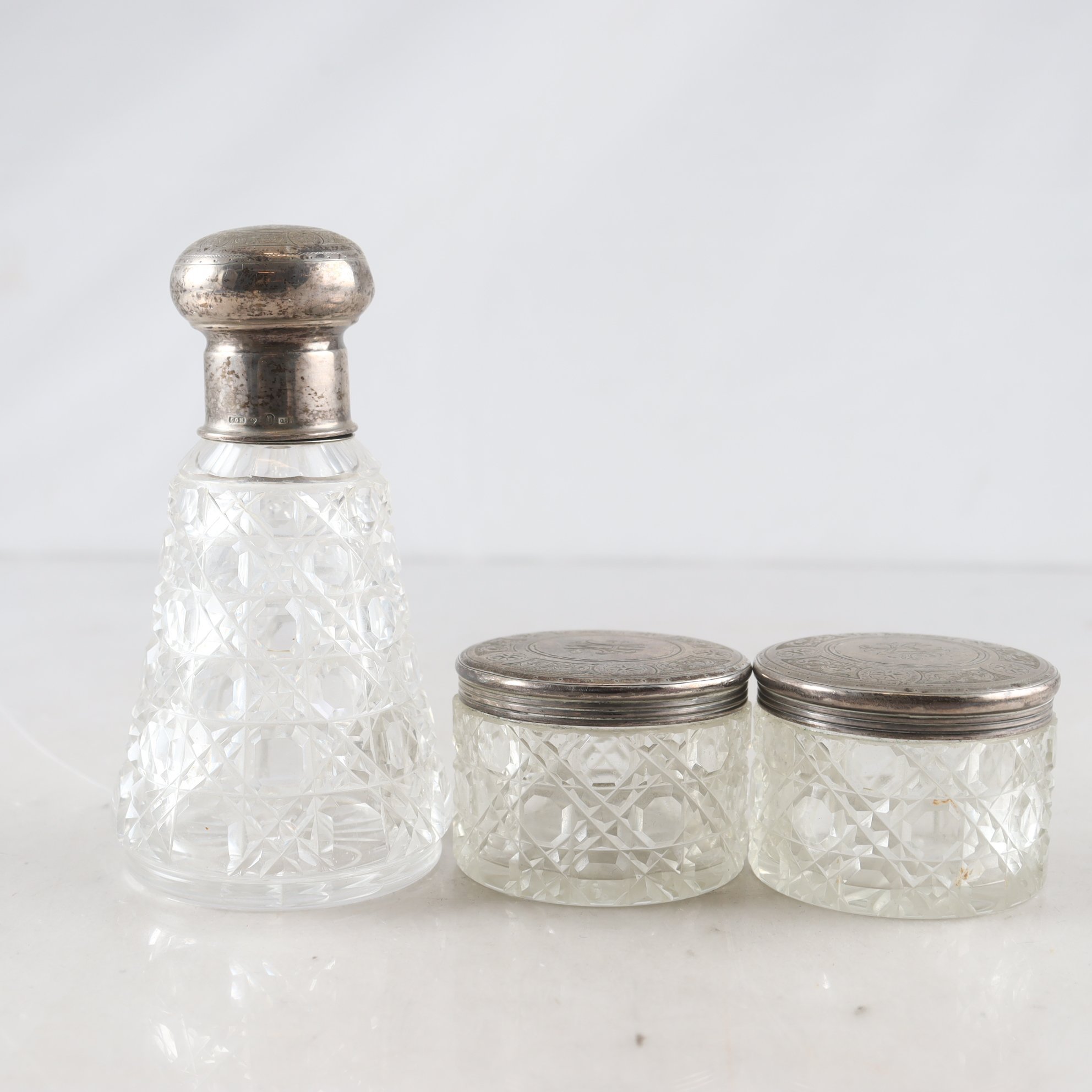 Toalettbordsuppsats, CG Hallberg, Stockholm, 1918, 3 st