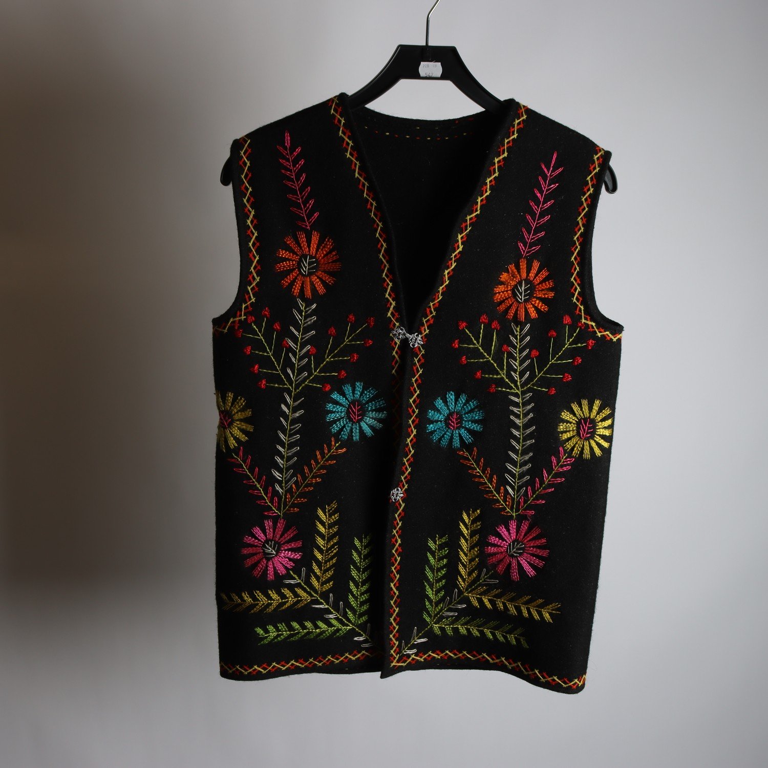 Väst, Okänd, mönstrad, svart, broderad, stl. ca. S/M