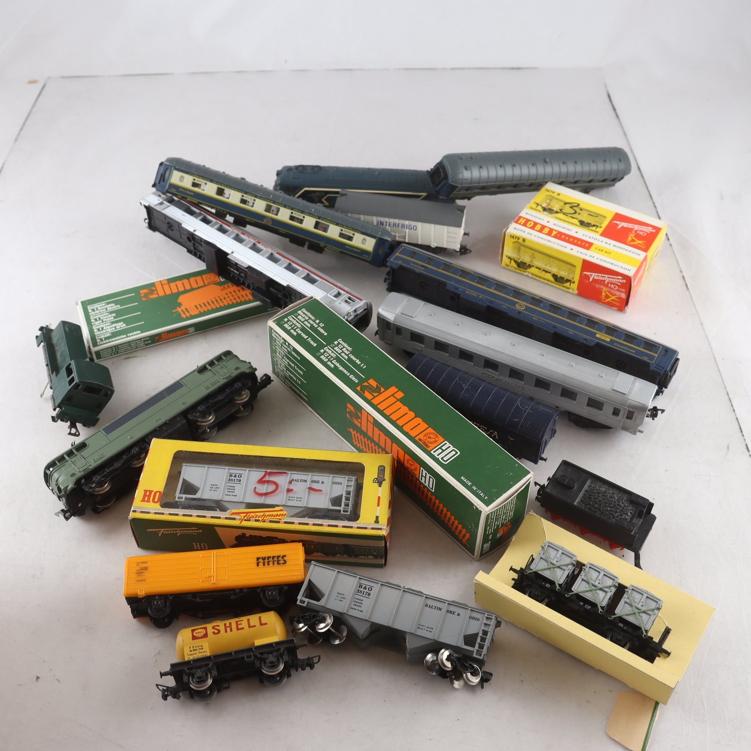 Tåg och lok, olika tillverkare.