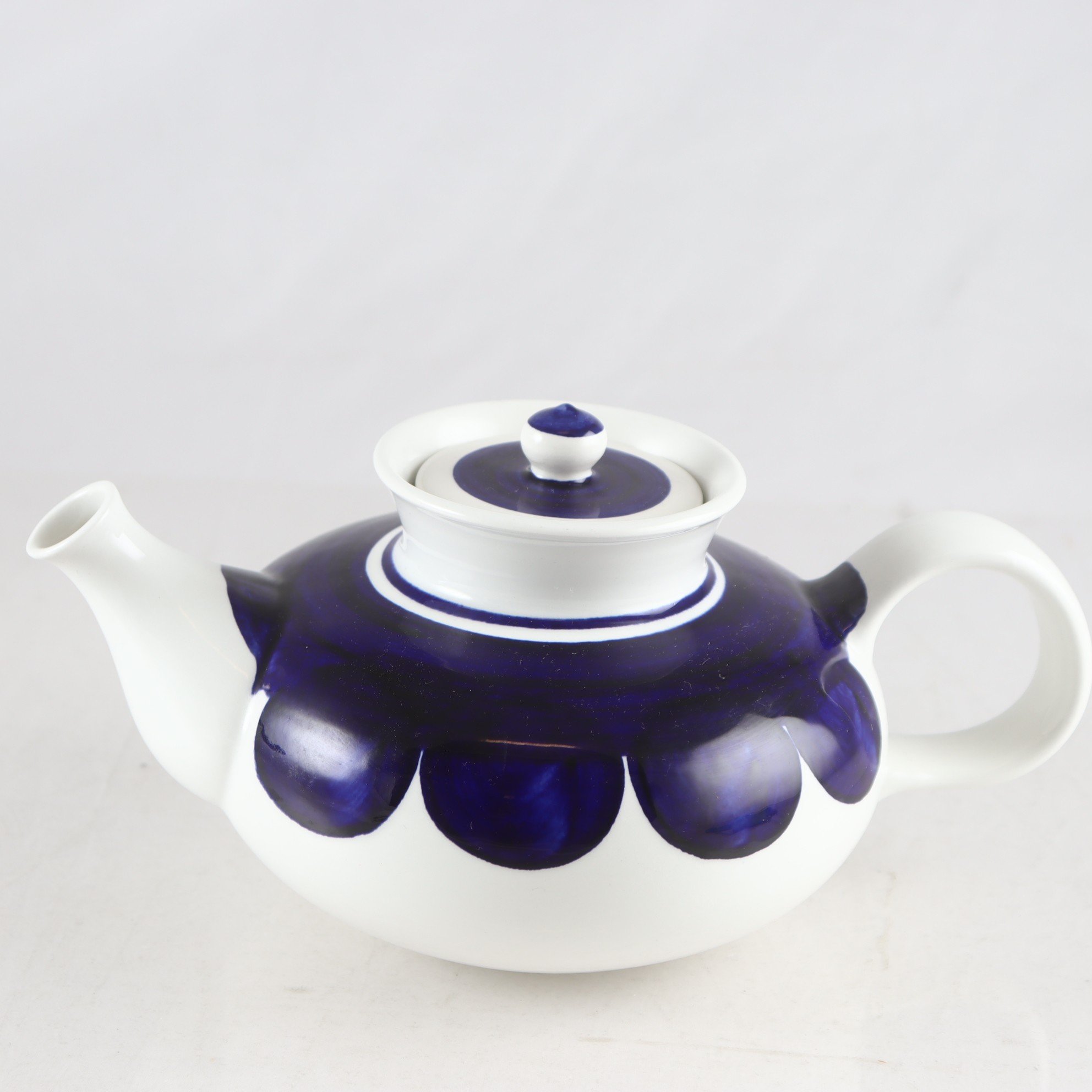 Tekanna, Rörstrand, ’colette’ Inger Persson. Samfraktas ej.