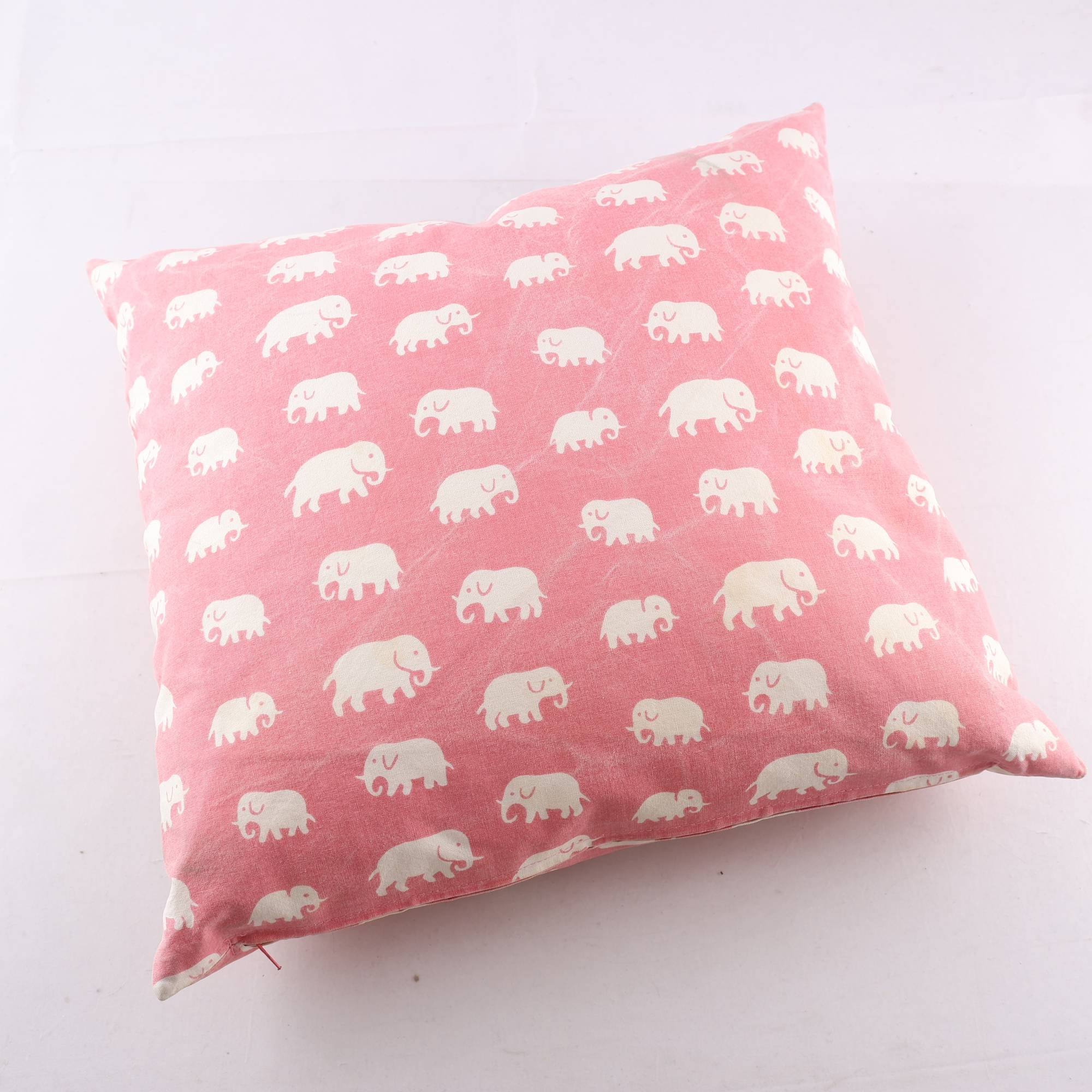 Kudde, Svenskt Tenn, rosa, vit, stl. ca 35 x 35