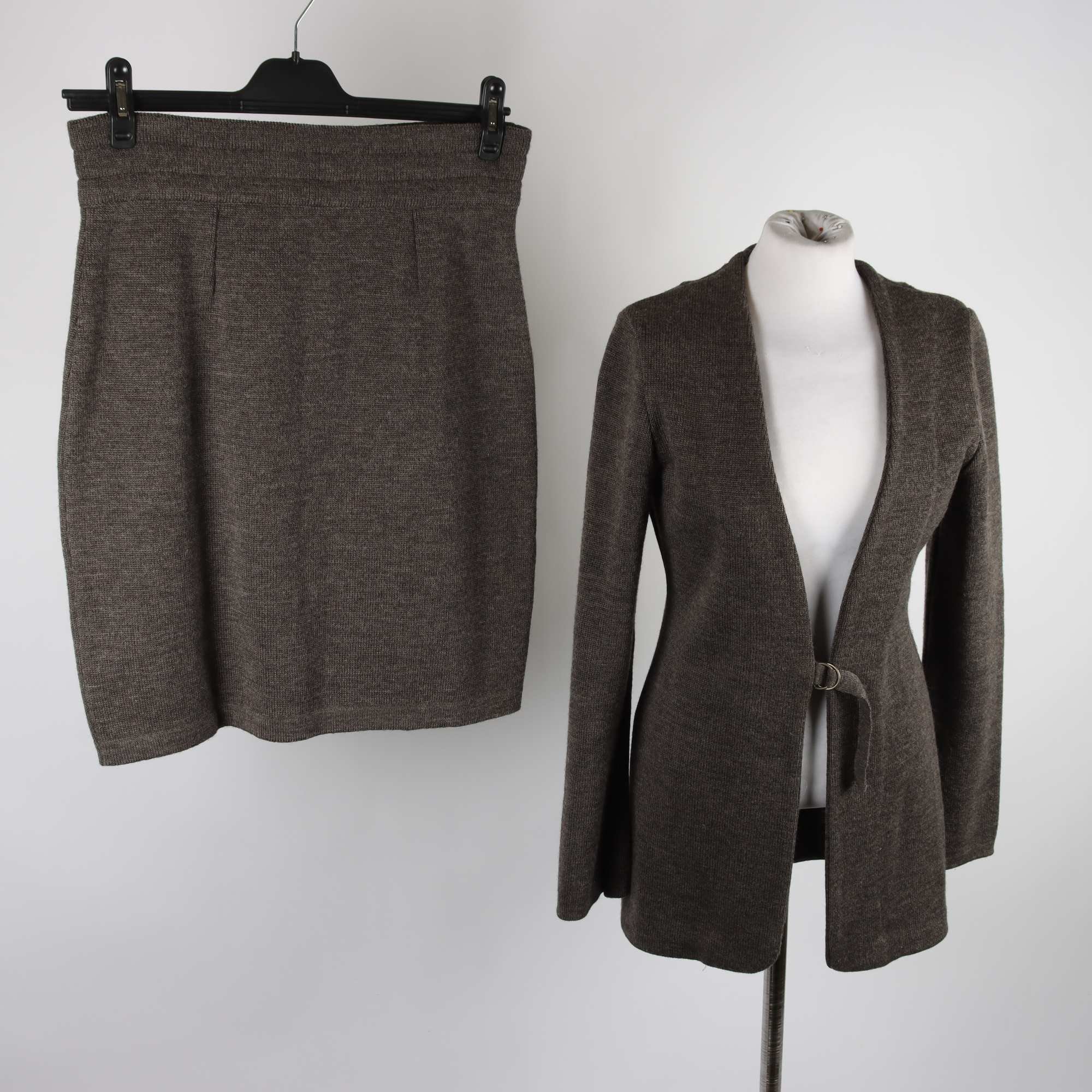 2-delat set, kofta/kjol, Anna Holtblad, kofta, grå, stl. M, kjol stl, L