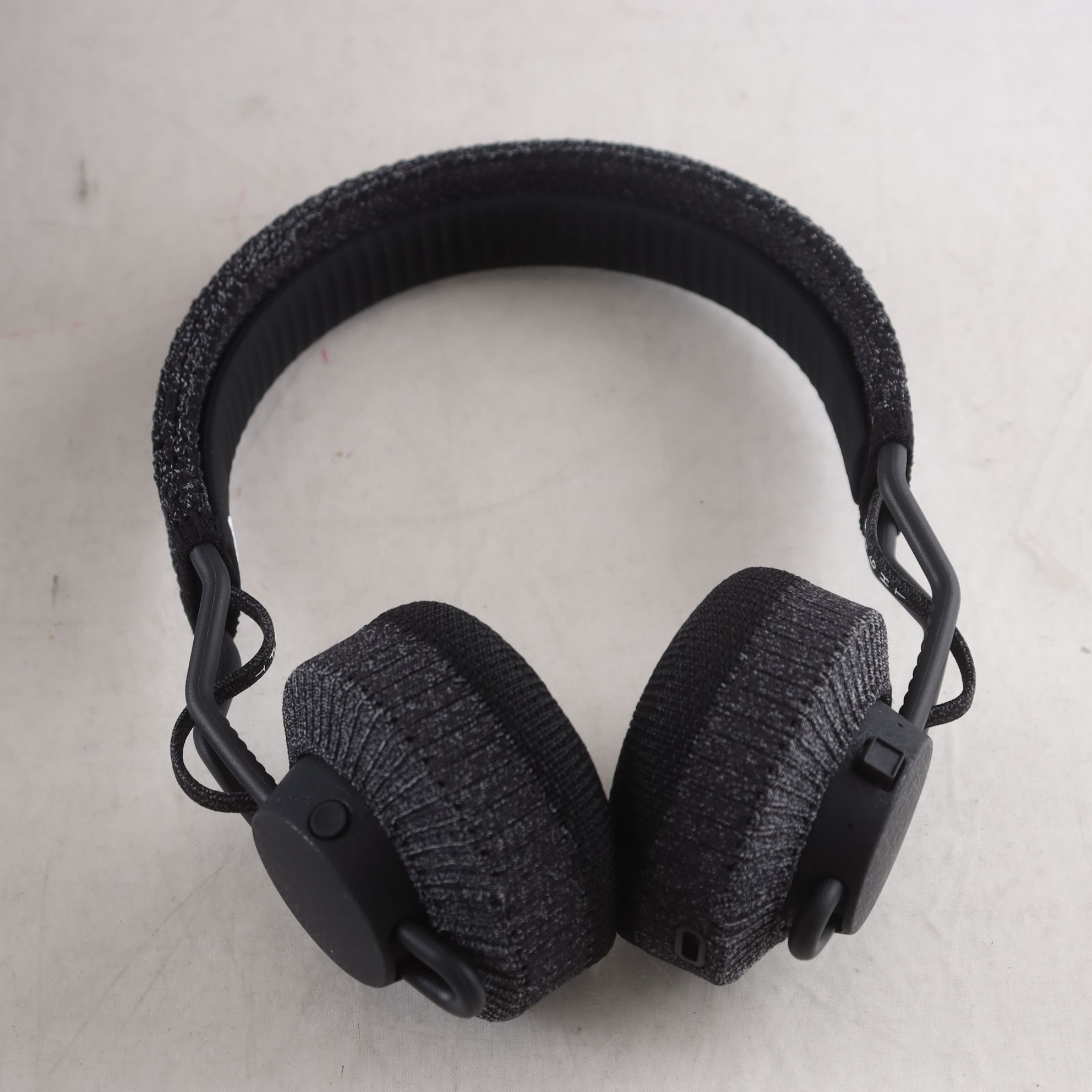 Hörlurar, Adidas RPT-01