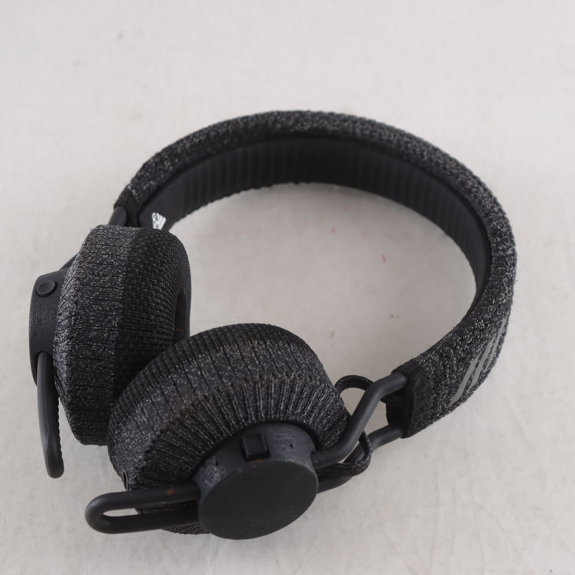 Hörlurar, Adidas RPT-01