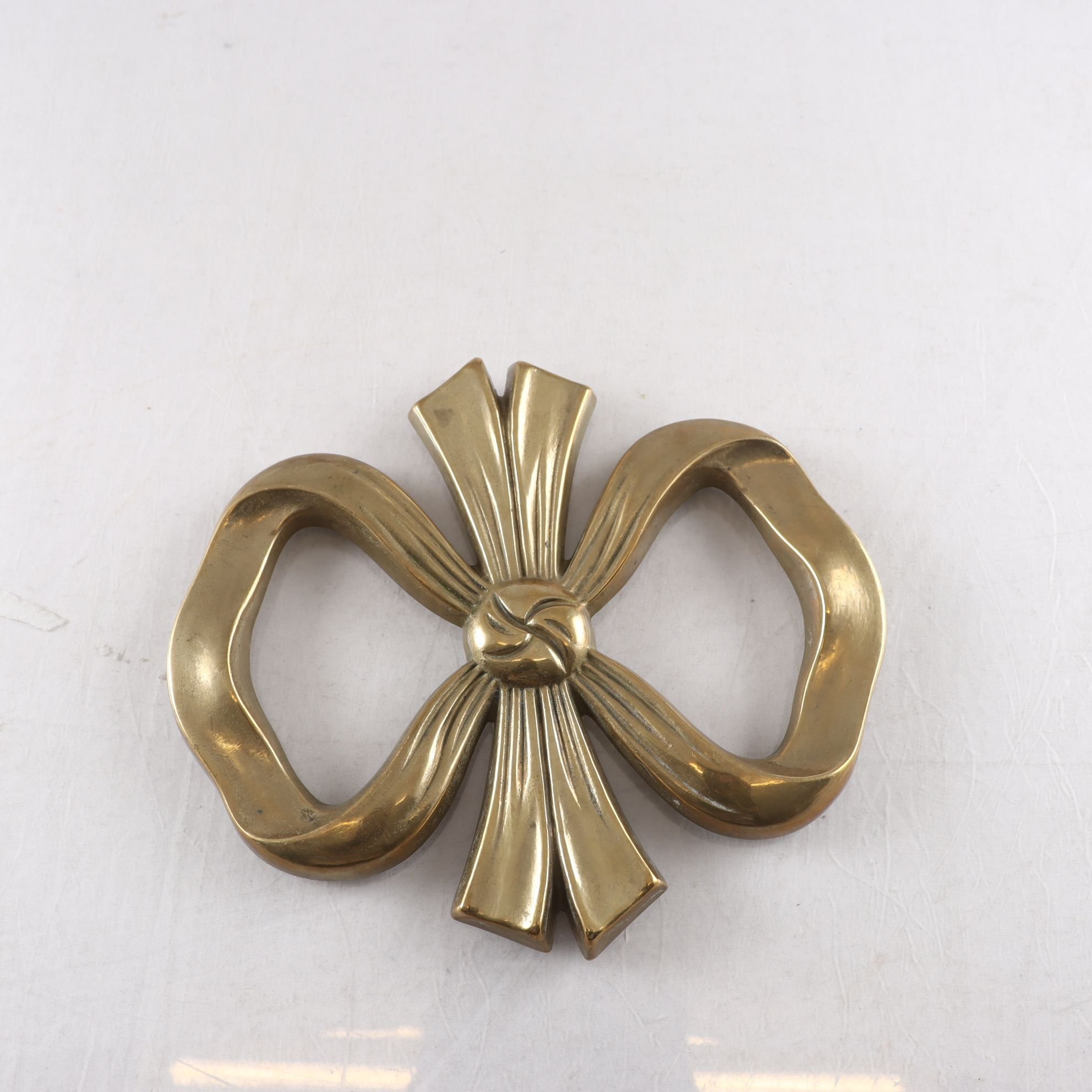 Grytunderlägg, firma svenskt tenn, Rosett, mässing.