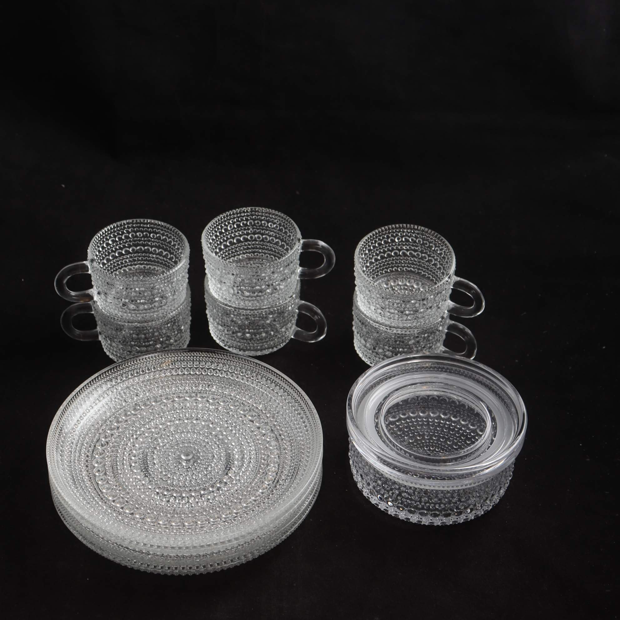 Burk, muggar, assietter, Kastehelmi, Oiva Toikka, Iittala. Samfraktas ej.