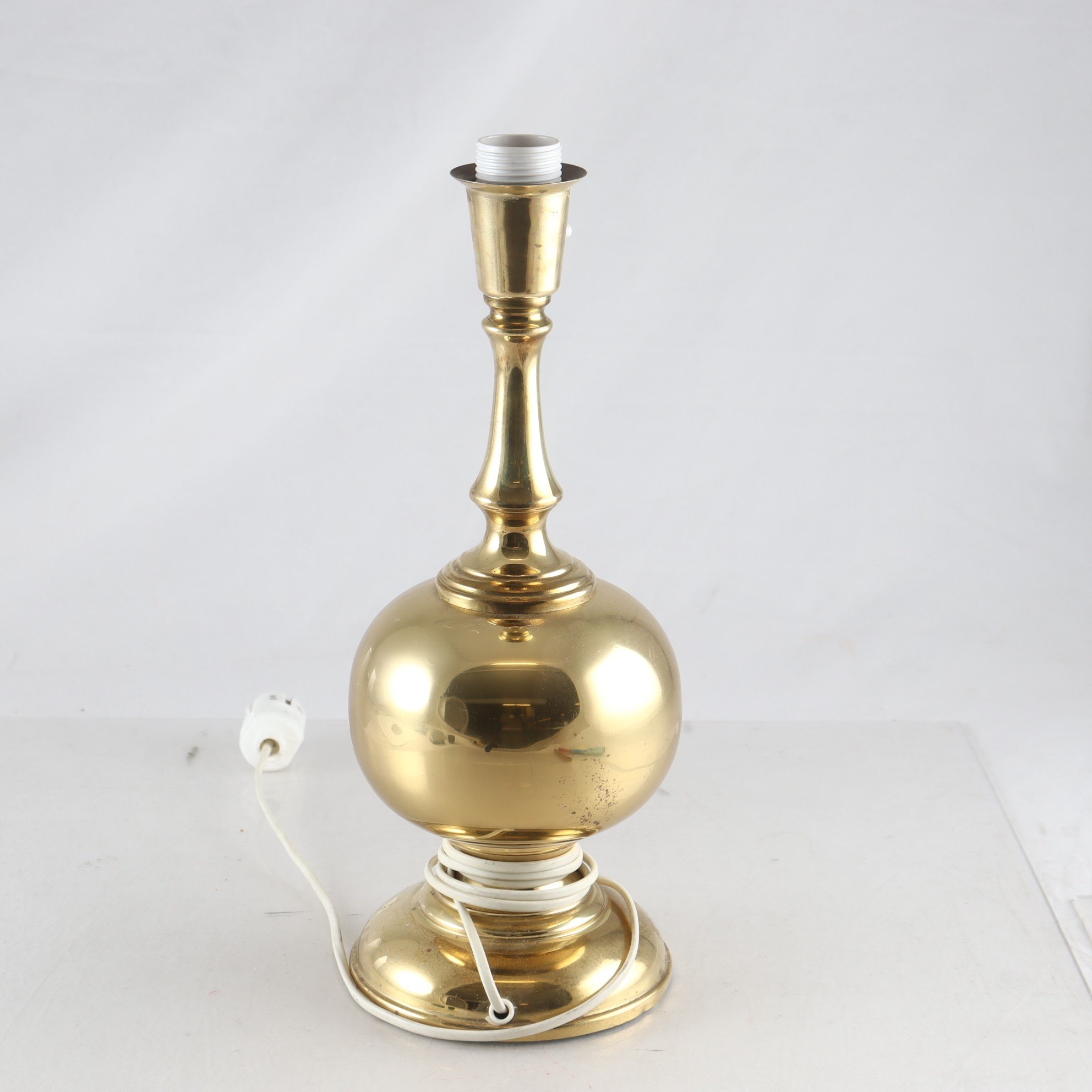 Bordslampa, Aneta, Mässing. Samfraktas ej.