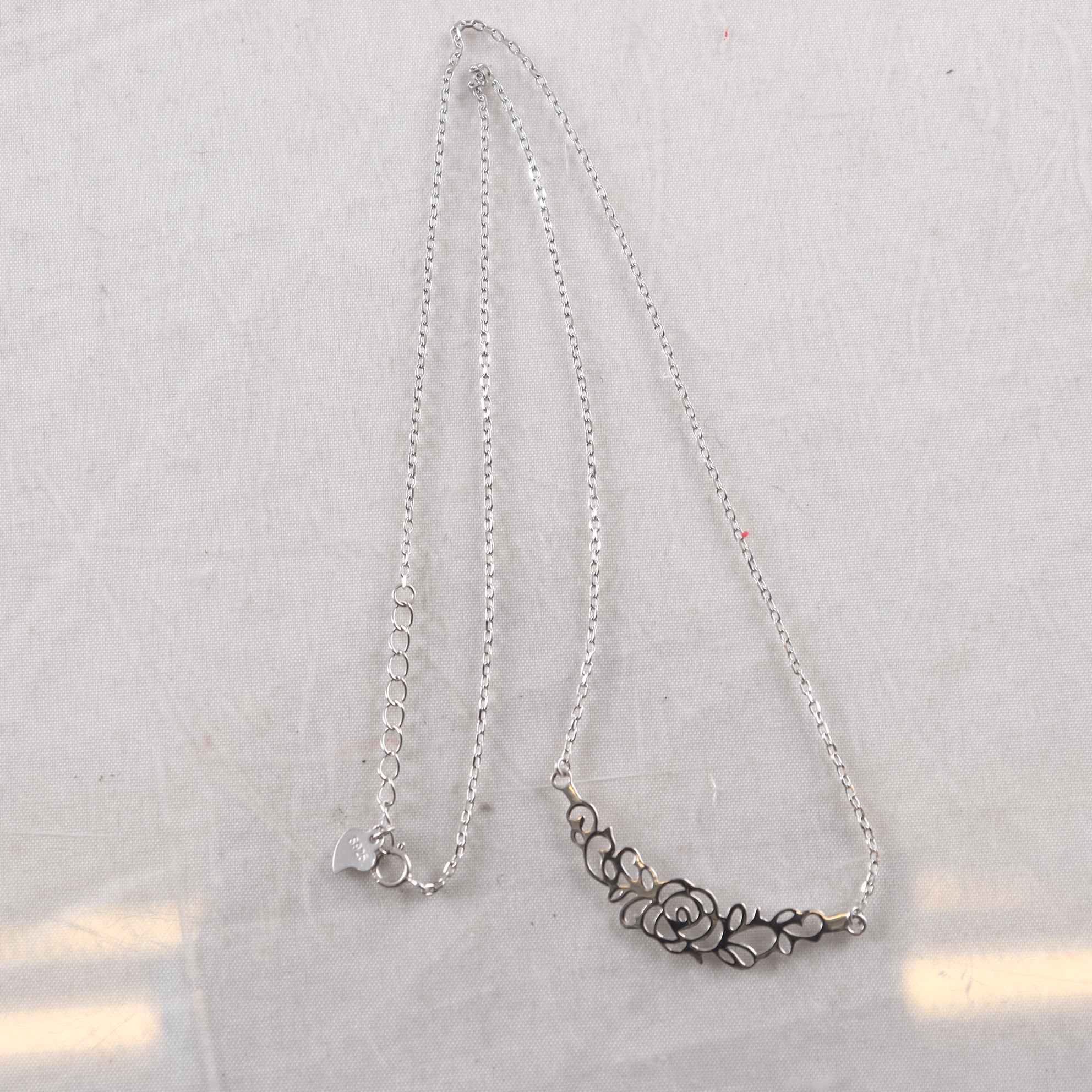 Halsband, rosmönster