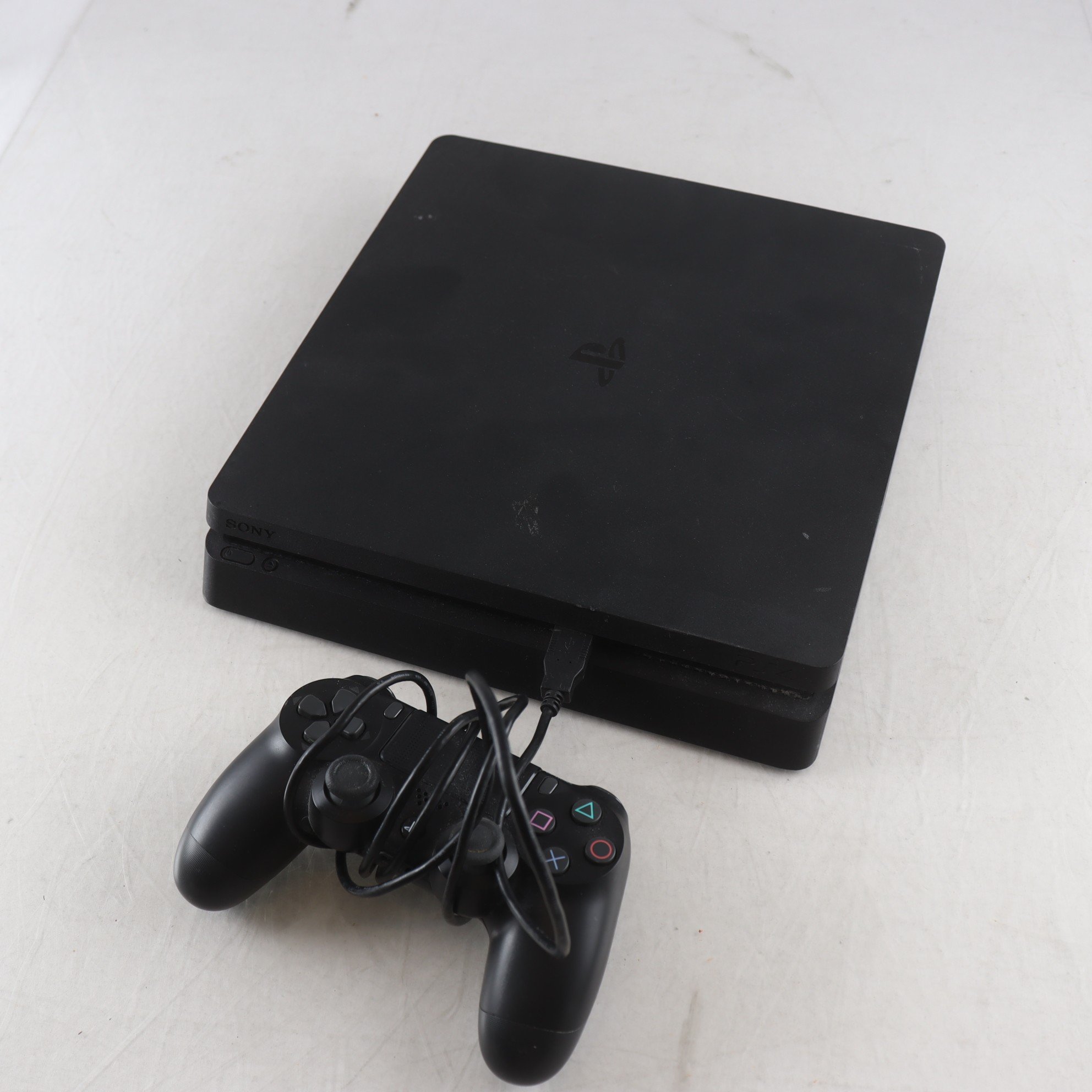 Playstation 4. Samfraktas ej.