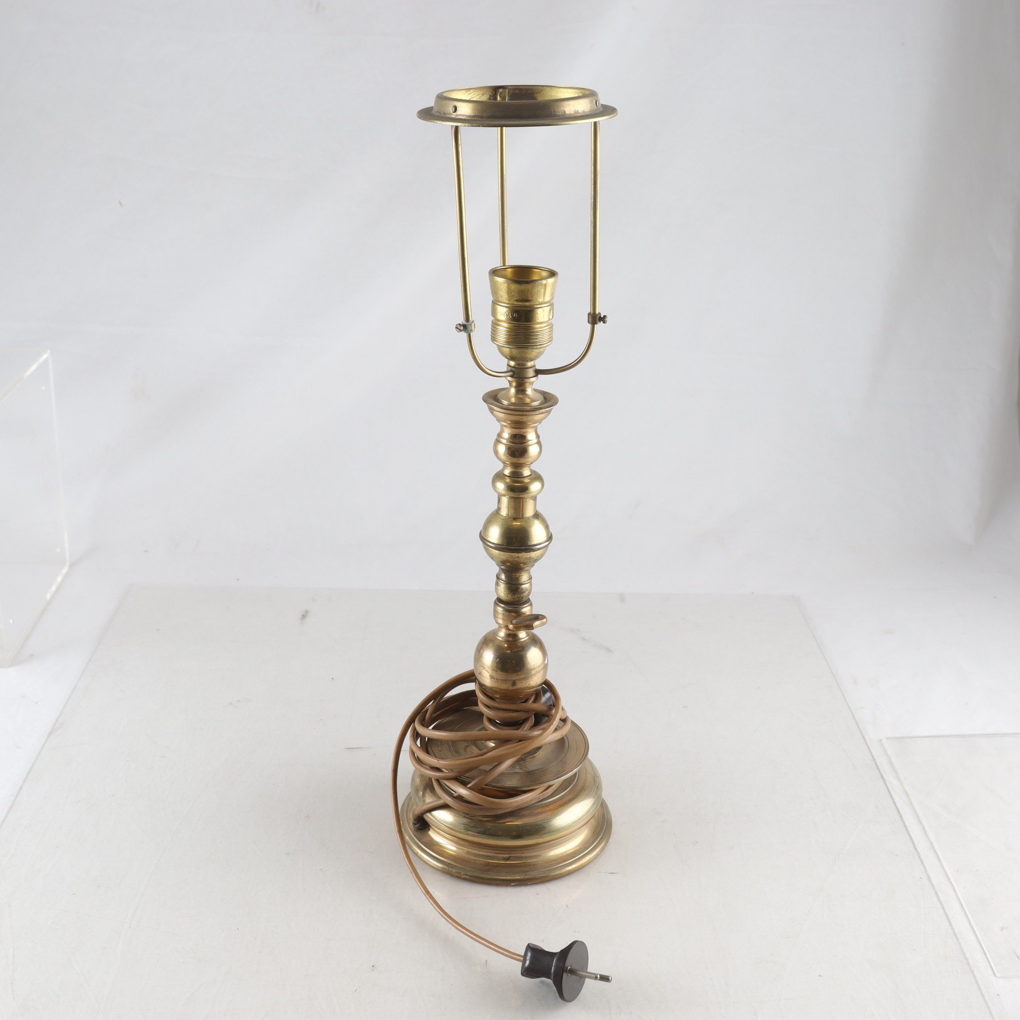 Bordslampa, Skultuna, Mässing. Samfraktas ej.