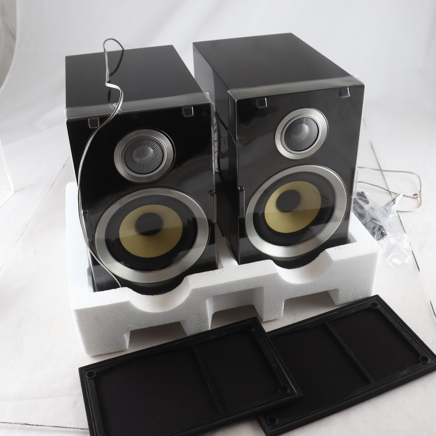 B & W, Högtalare. Endast avhämtning.