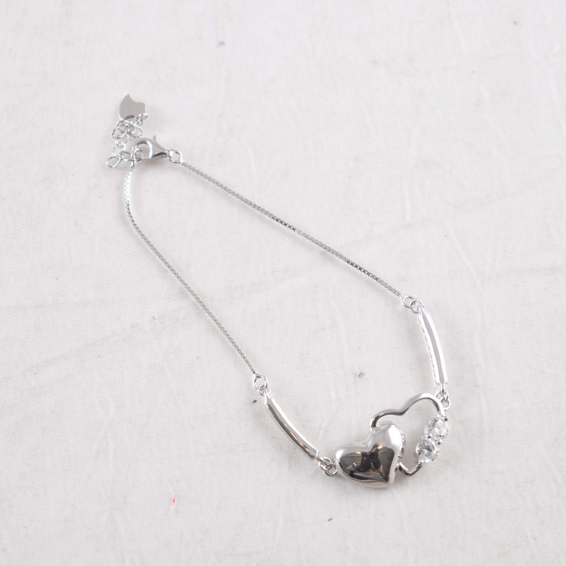 Armband med hjärta och sten