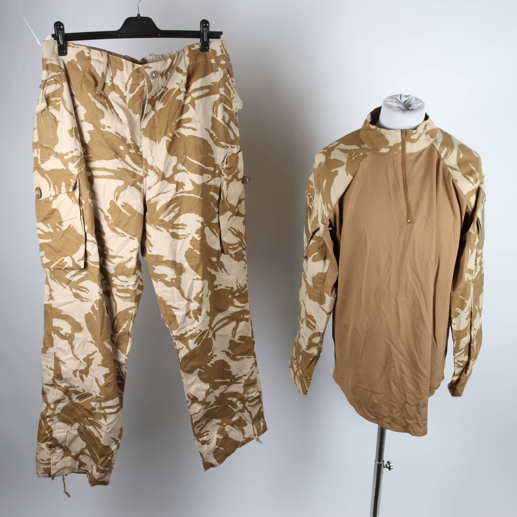 Friluftskläder, tröja, byxor, Okänd, beige, camo, stl. L.