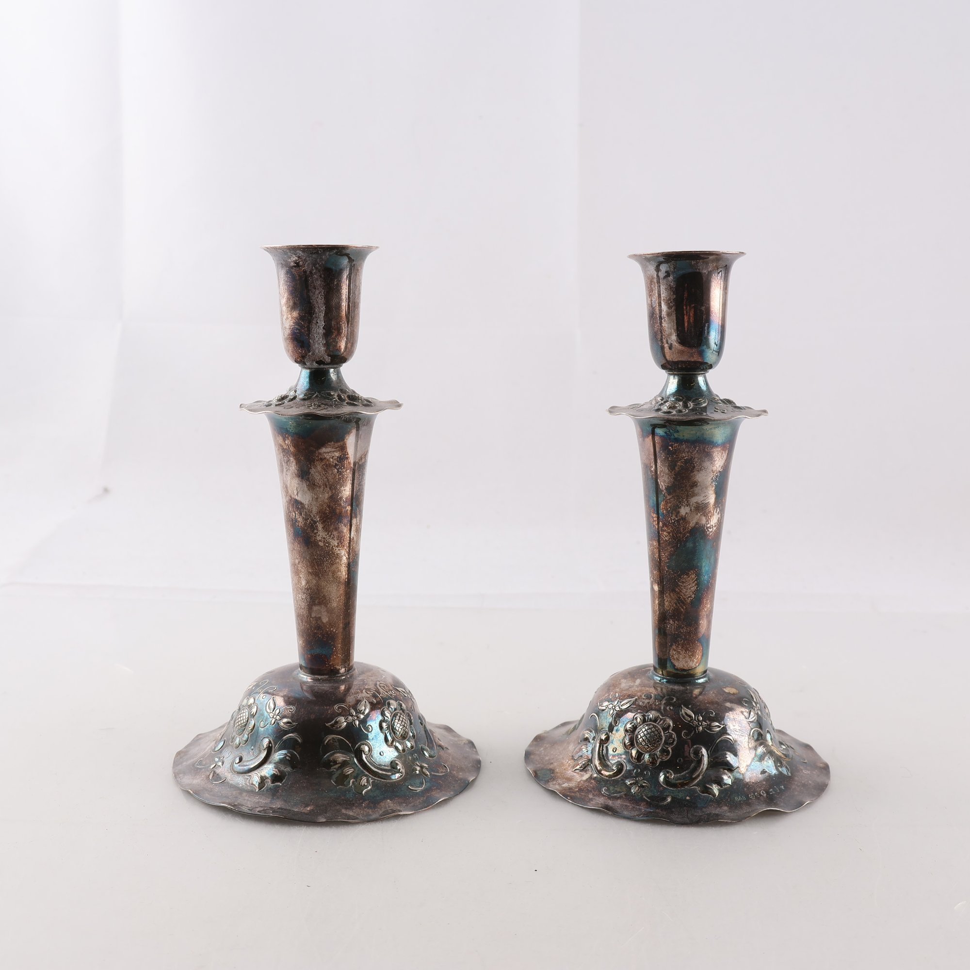 Ljusstakar, Silver, blomornament, stämplade Kattfot, S, 2 st. Vikt: 420g