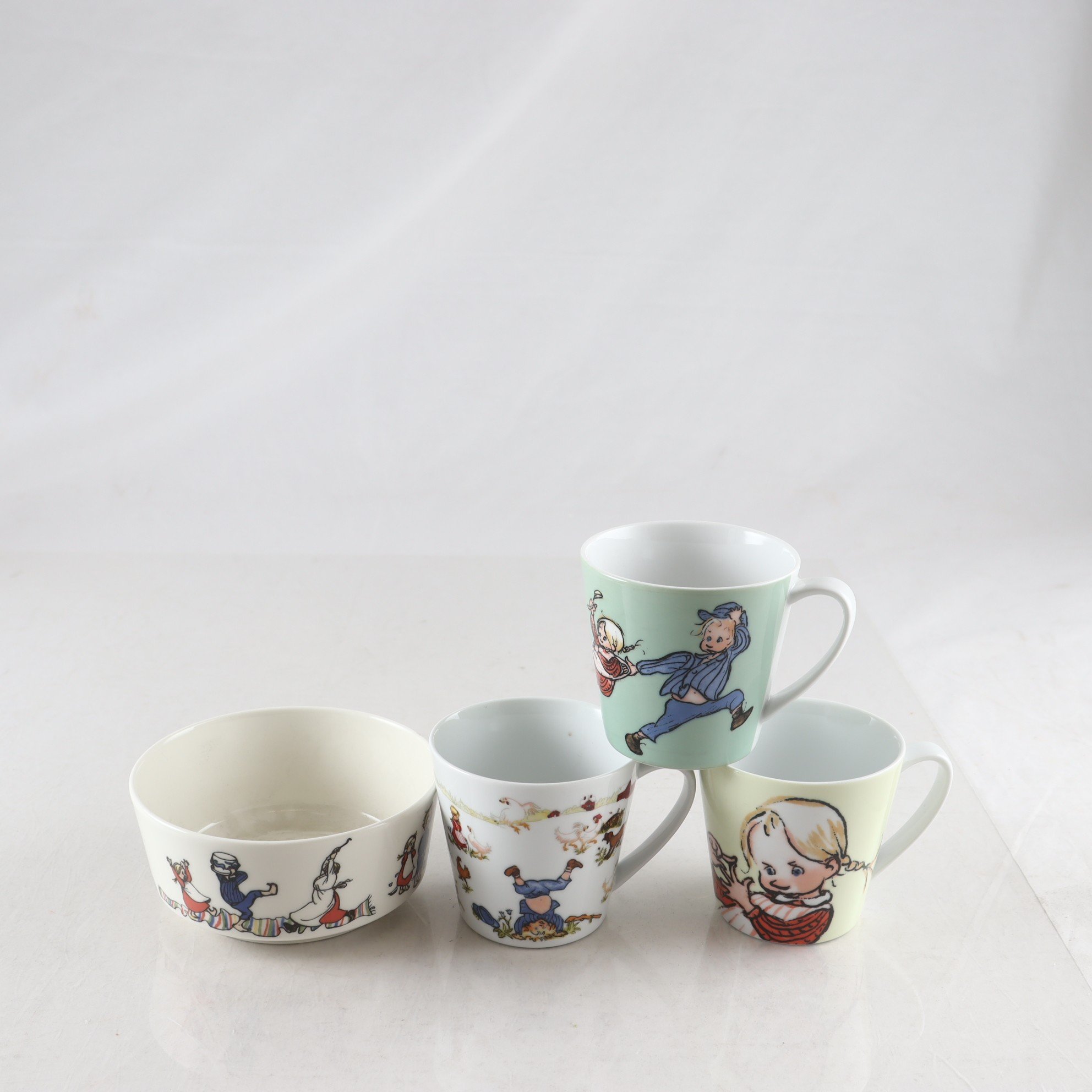 Koppar, Emil i Lönneberga, Rörstrand, 3 st + 1 skål. Samfraktas ej.