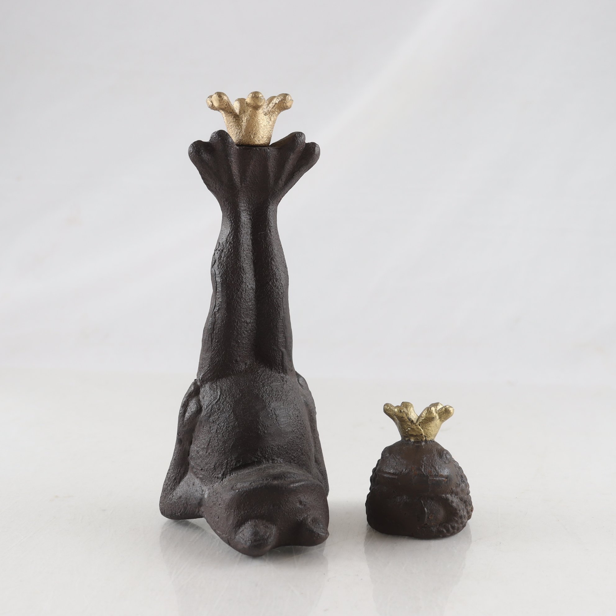 Figuriner, grodor med kronor, gjutjärn, 2 st