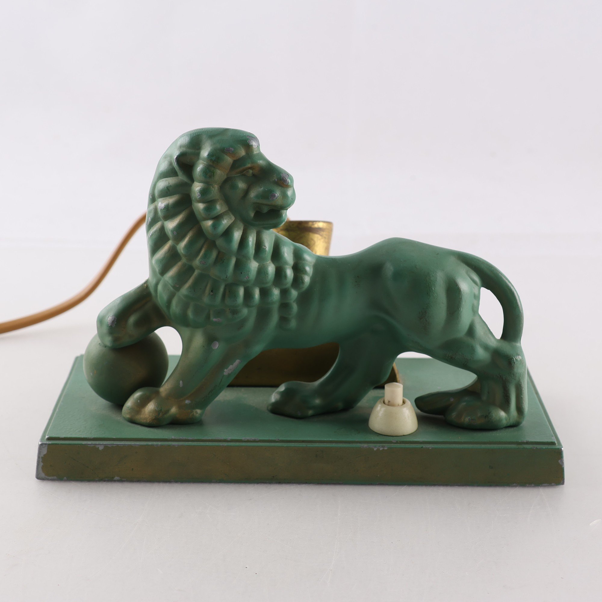 Bordslampa, metall Sverige, brons, lejon, art deco