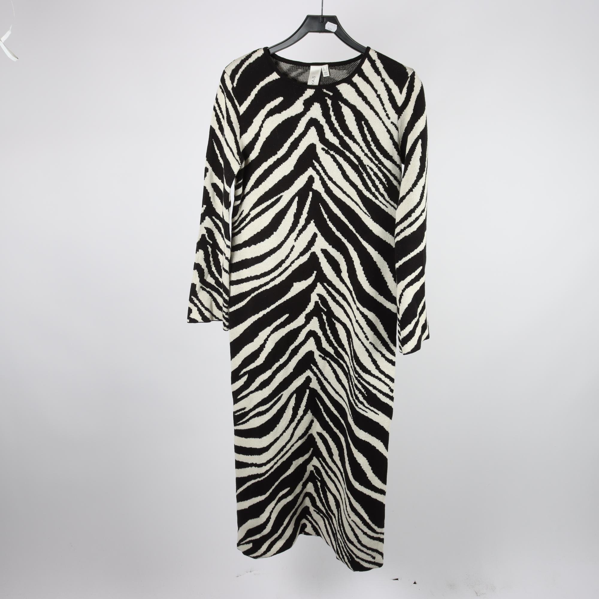 Klänning, Y.A.S, svart, vit, mönstrad, stl. S