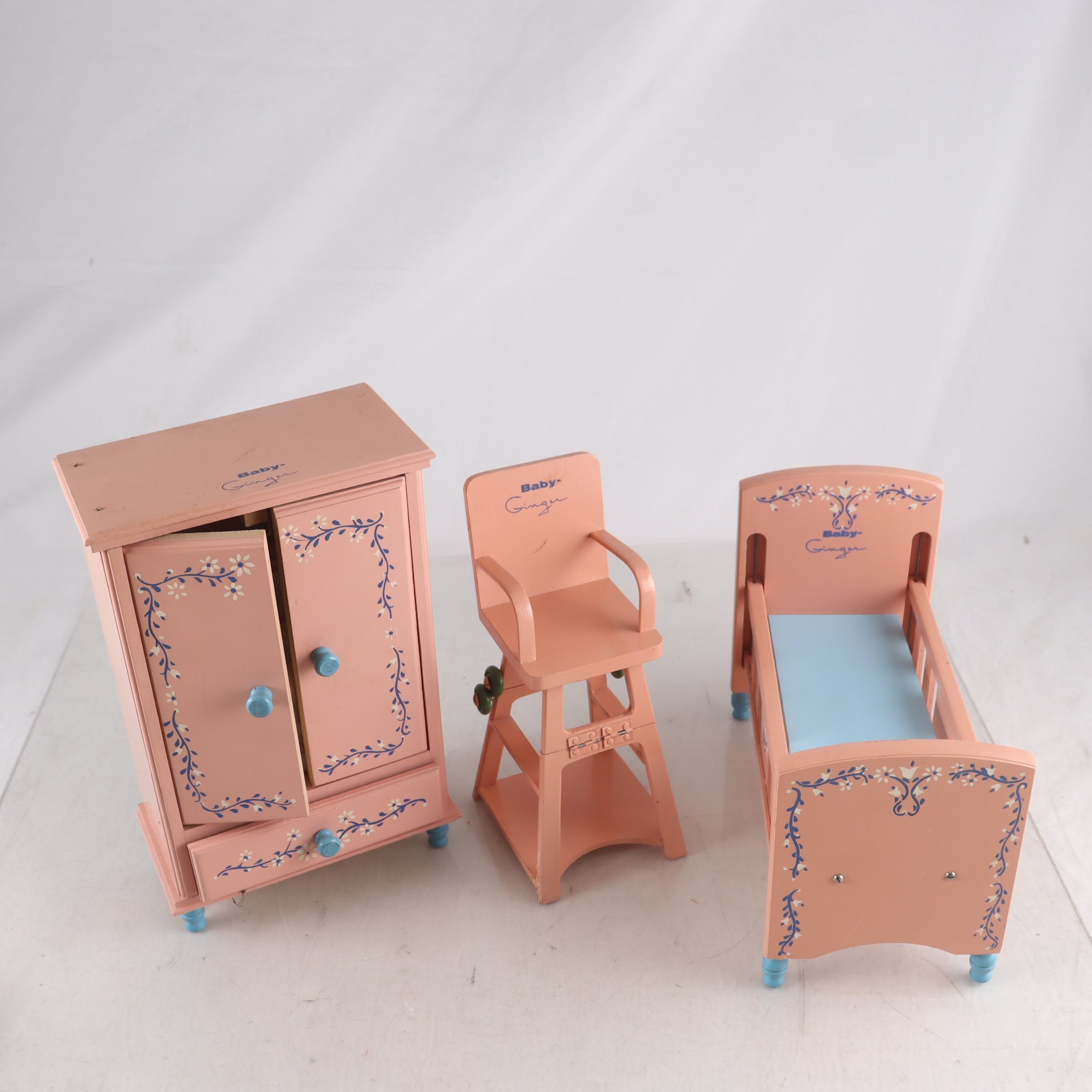 Dockmöbler, Ginger baby. Samfraktas ej.