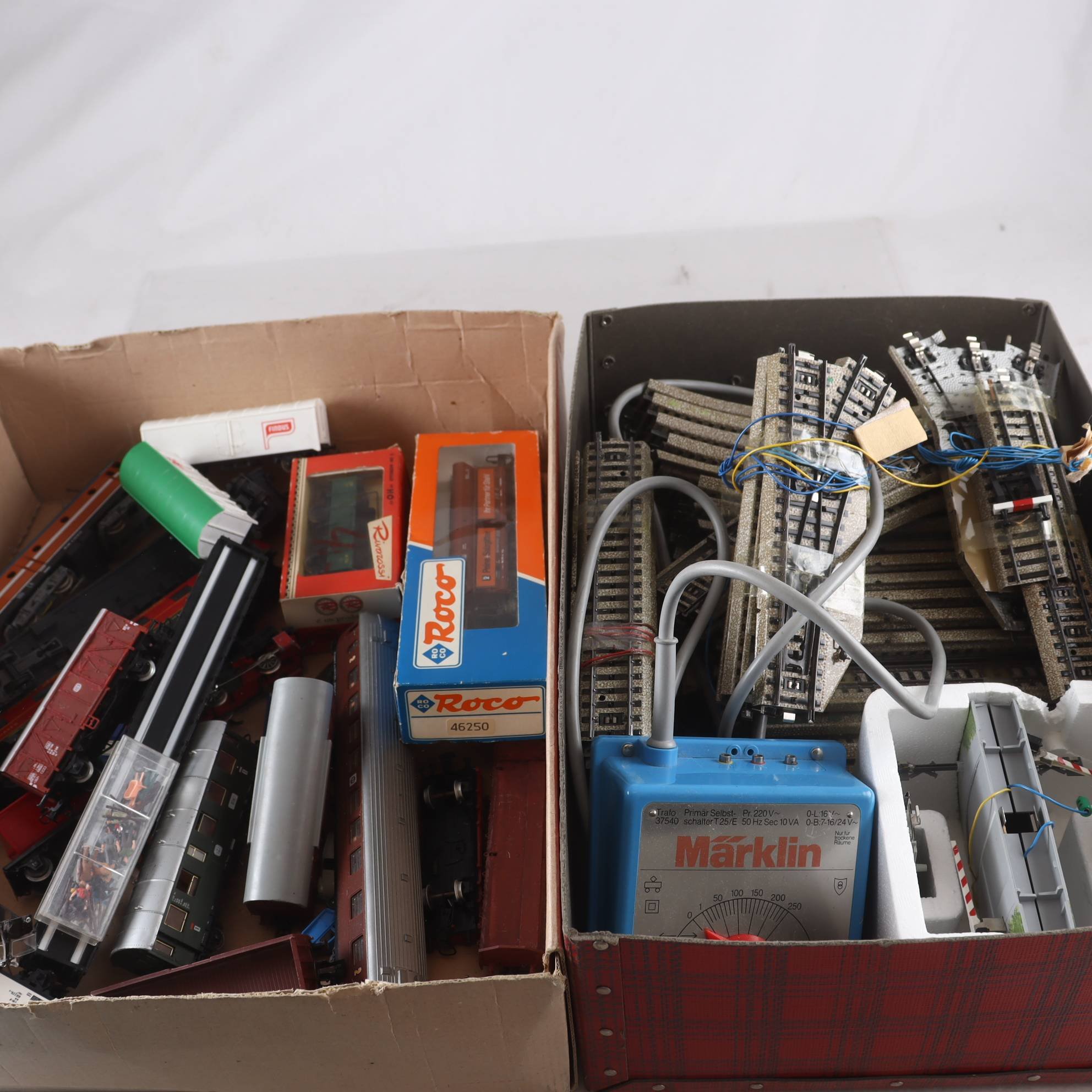 Räls, Tågvagnar, Märklin, Lima. Endast avhämtning.