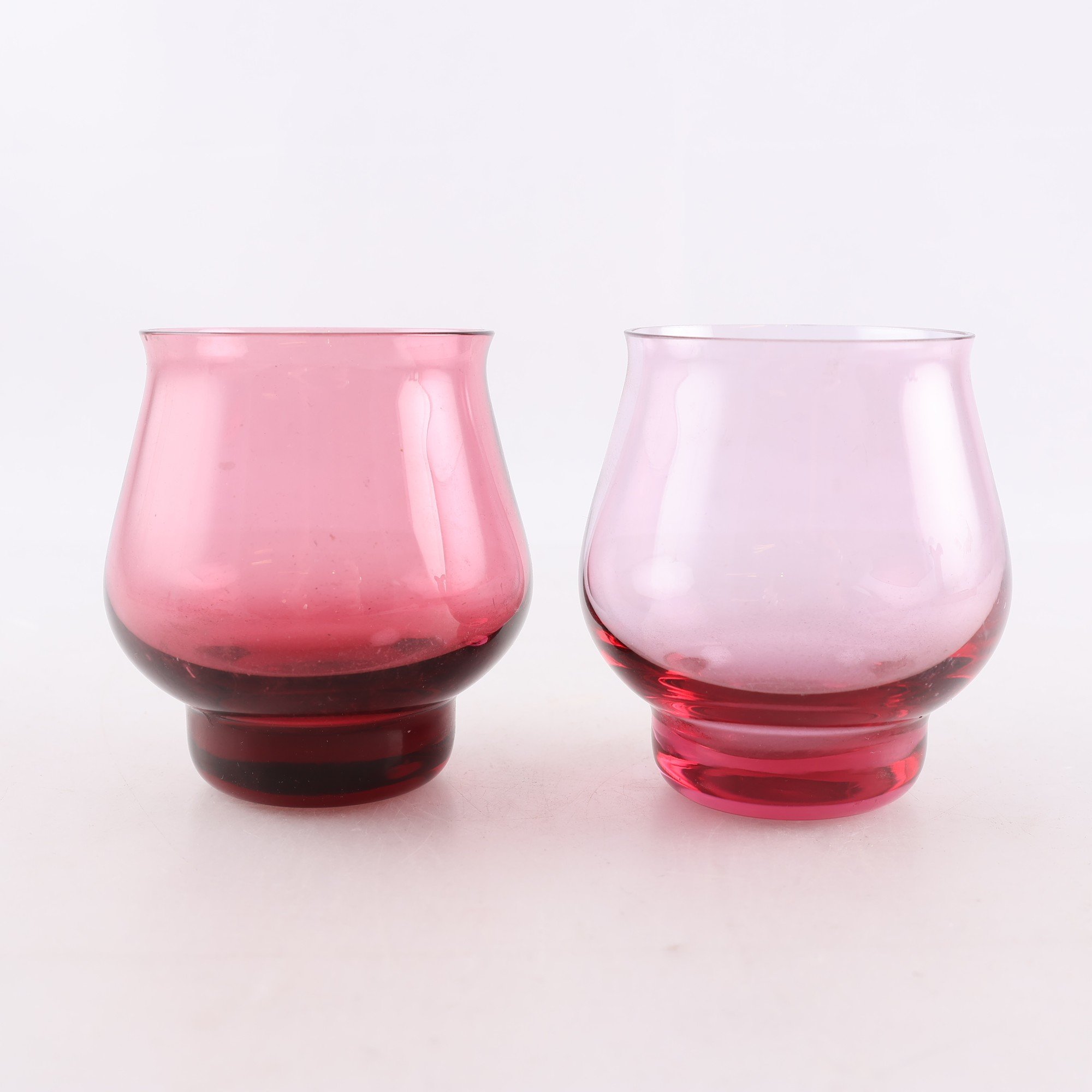 Glas, djup cerise, Lindshammar Glasbruk