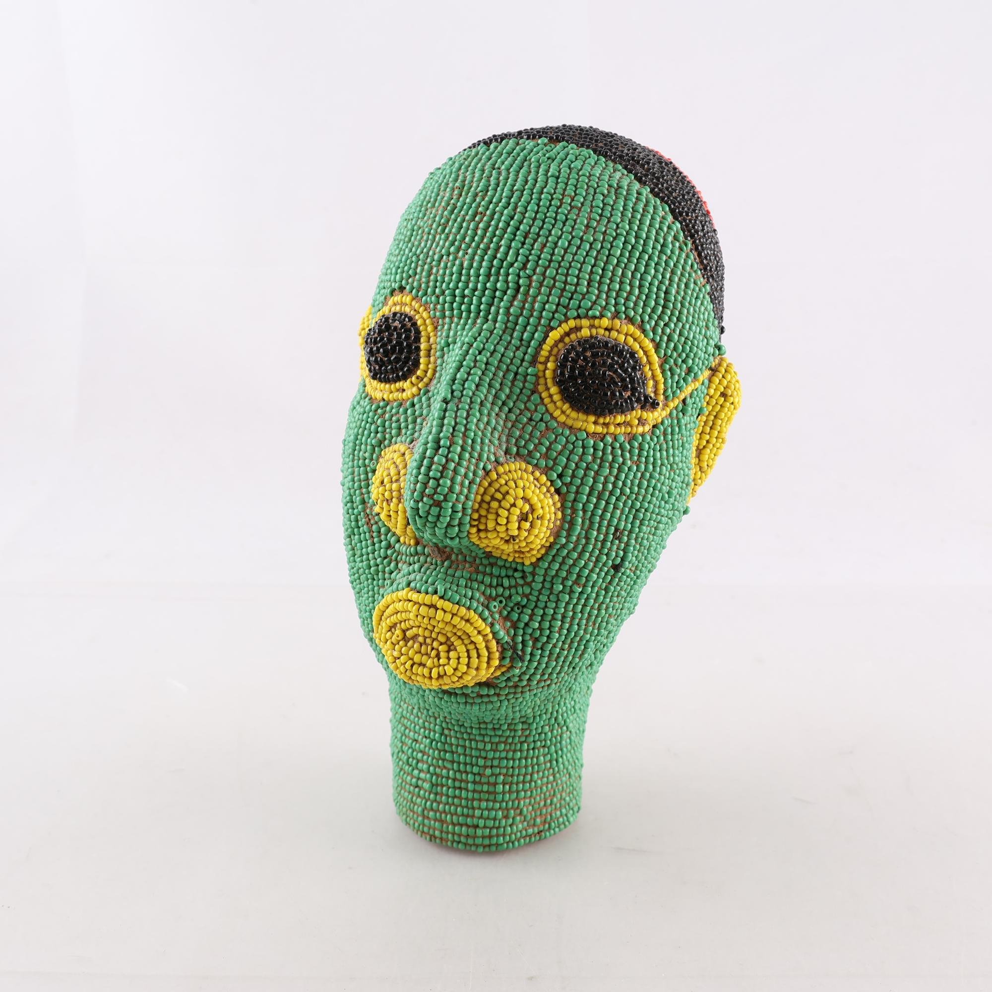 Skulptur, terracotta med yoruba pärlor, Afrika