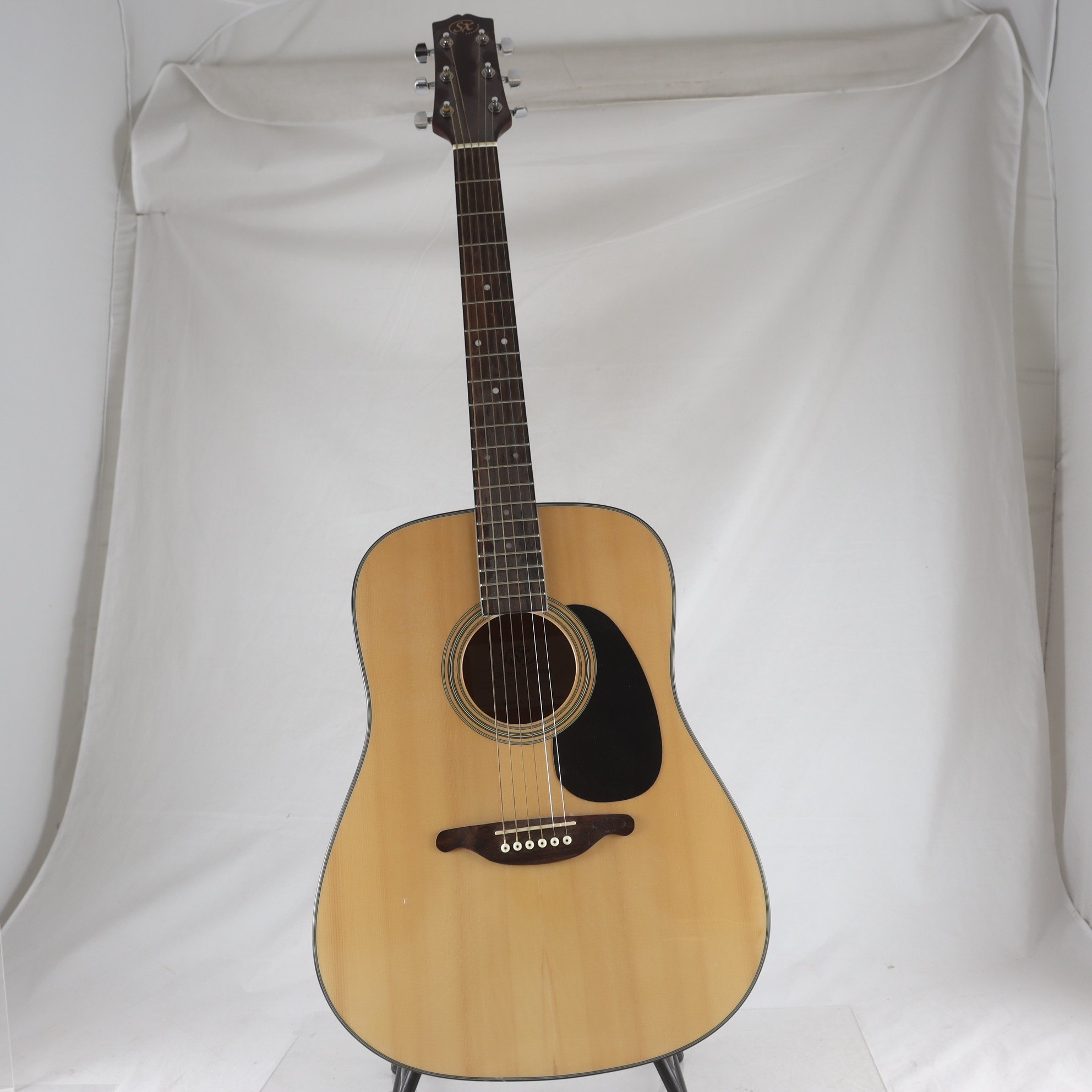 Akustisk gitarr, SX. Endast avhämtning.