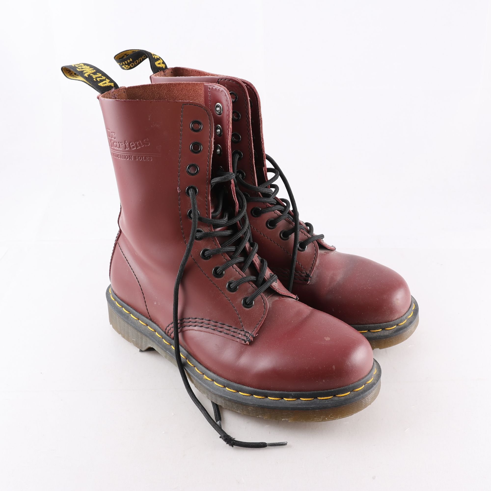 Dr. Martens, vinröd, skinn, stl. 39,5.